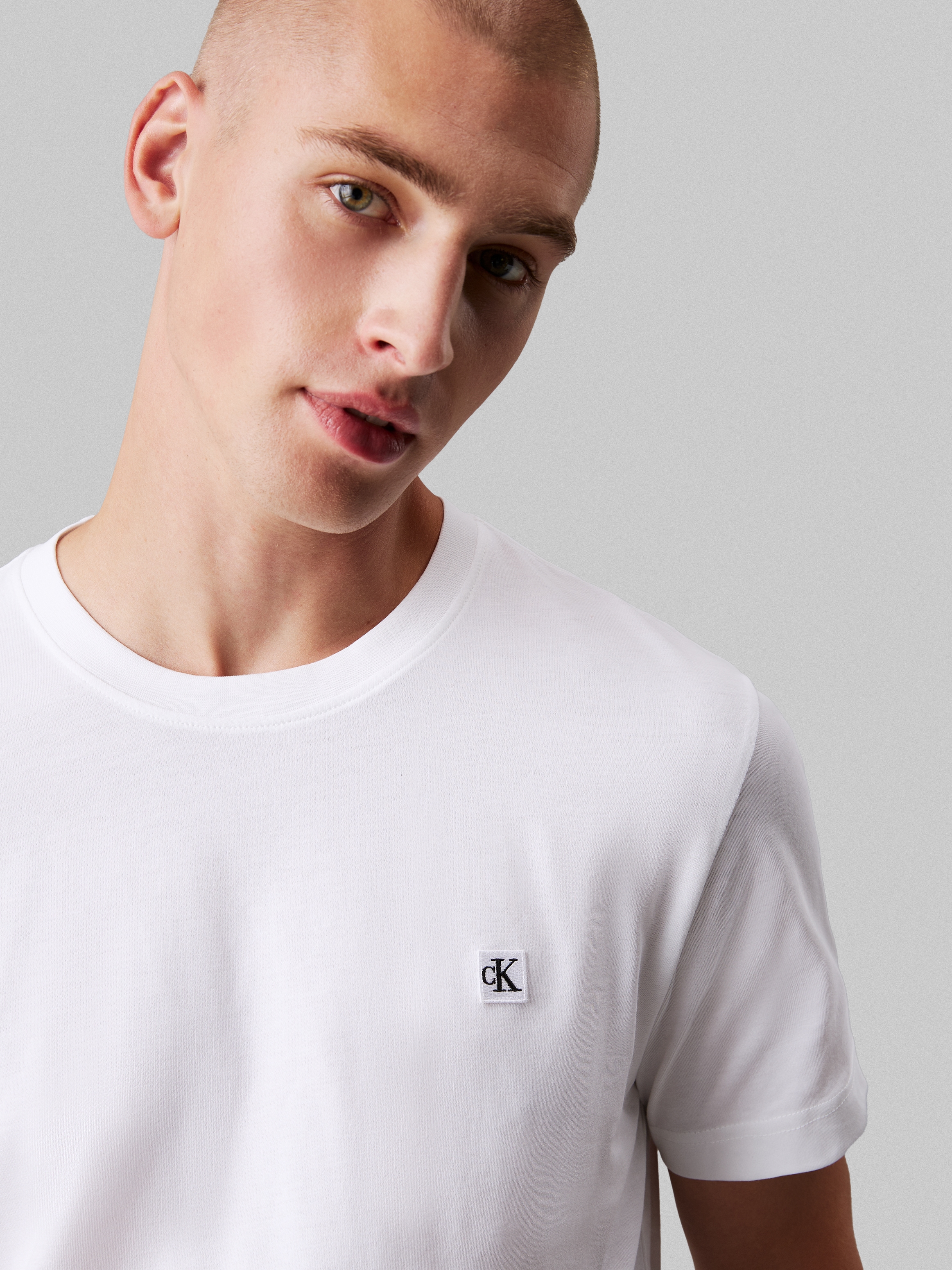 Calvin Klein Jeans T-Shirt »CK EMBRO BADGE TEE«, mit Logopatch