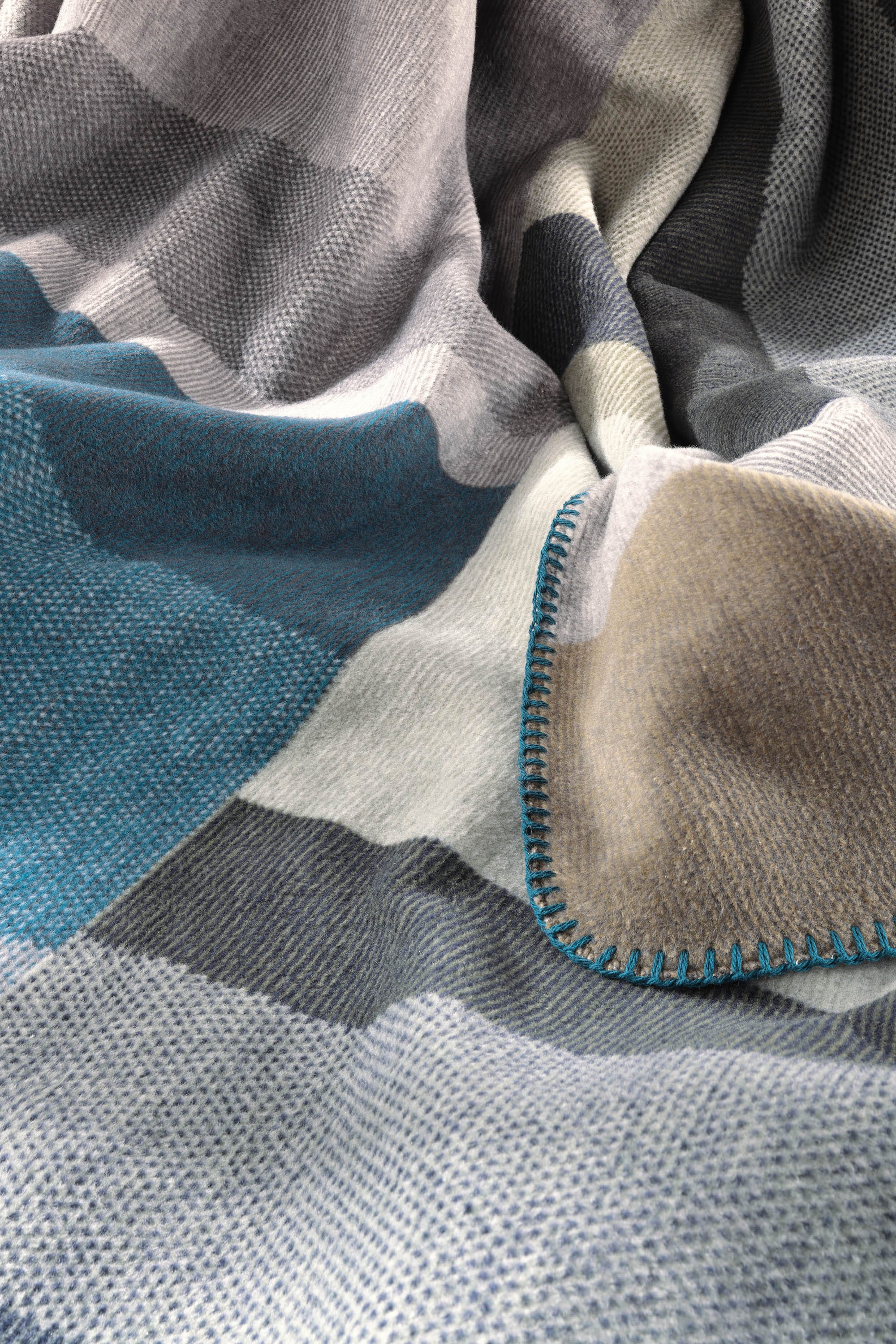 Biederlack Wohndecke »Wohndecke Verdant Vibes mit geketteltem Zierstich«, Made in Germany
