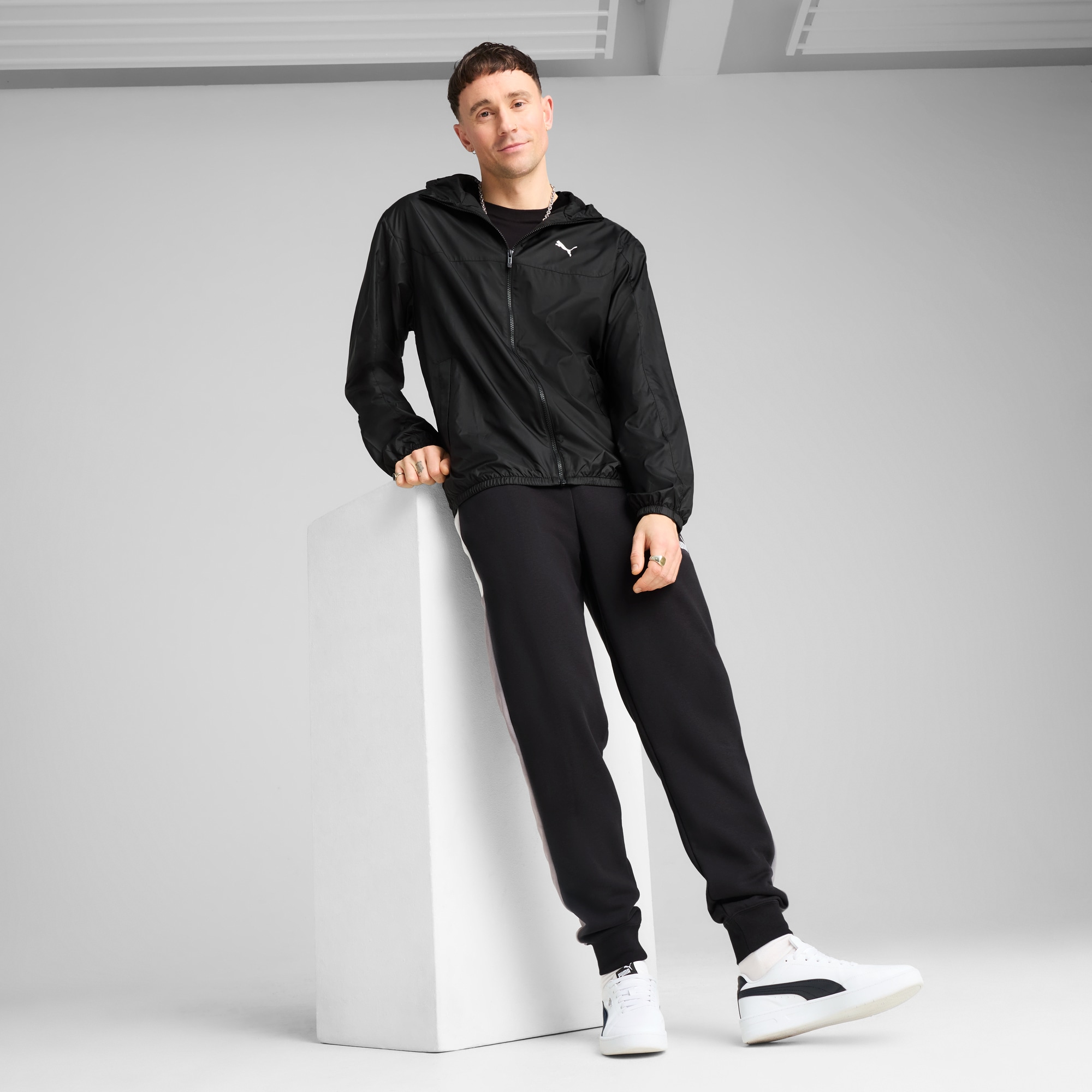 PUMA Windbreaker »ESS REGULAR WINDBREAKER«, mit Kapuze