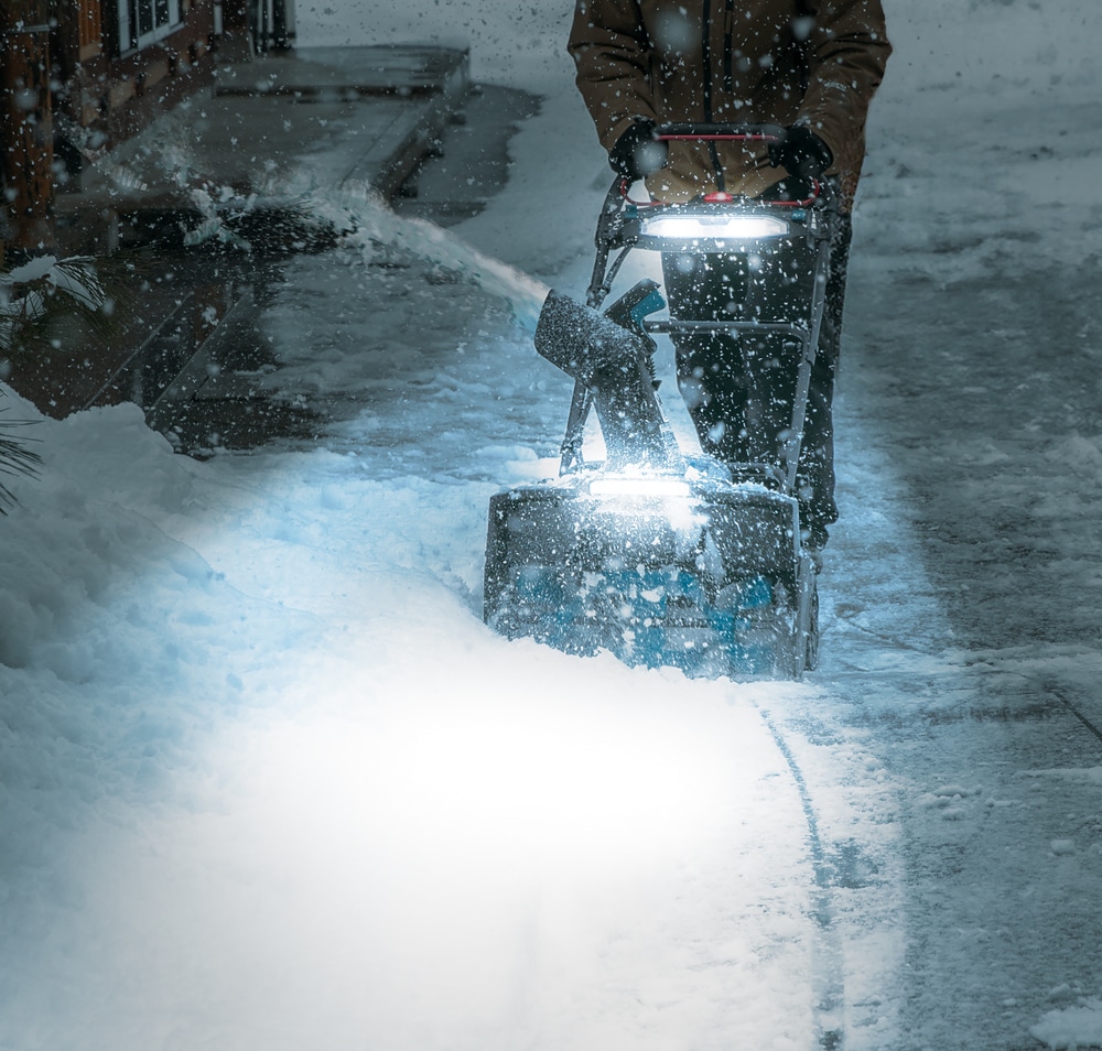 Makita Akku-Schneefräse »»SN001GZ« 40V max., XGT, 530 mm, 180°, ohne Akku und Ladegerät« kompakt  mit 530mm Räumbreite, stufenlosem Auswurf & LED-Beleuchtung