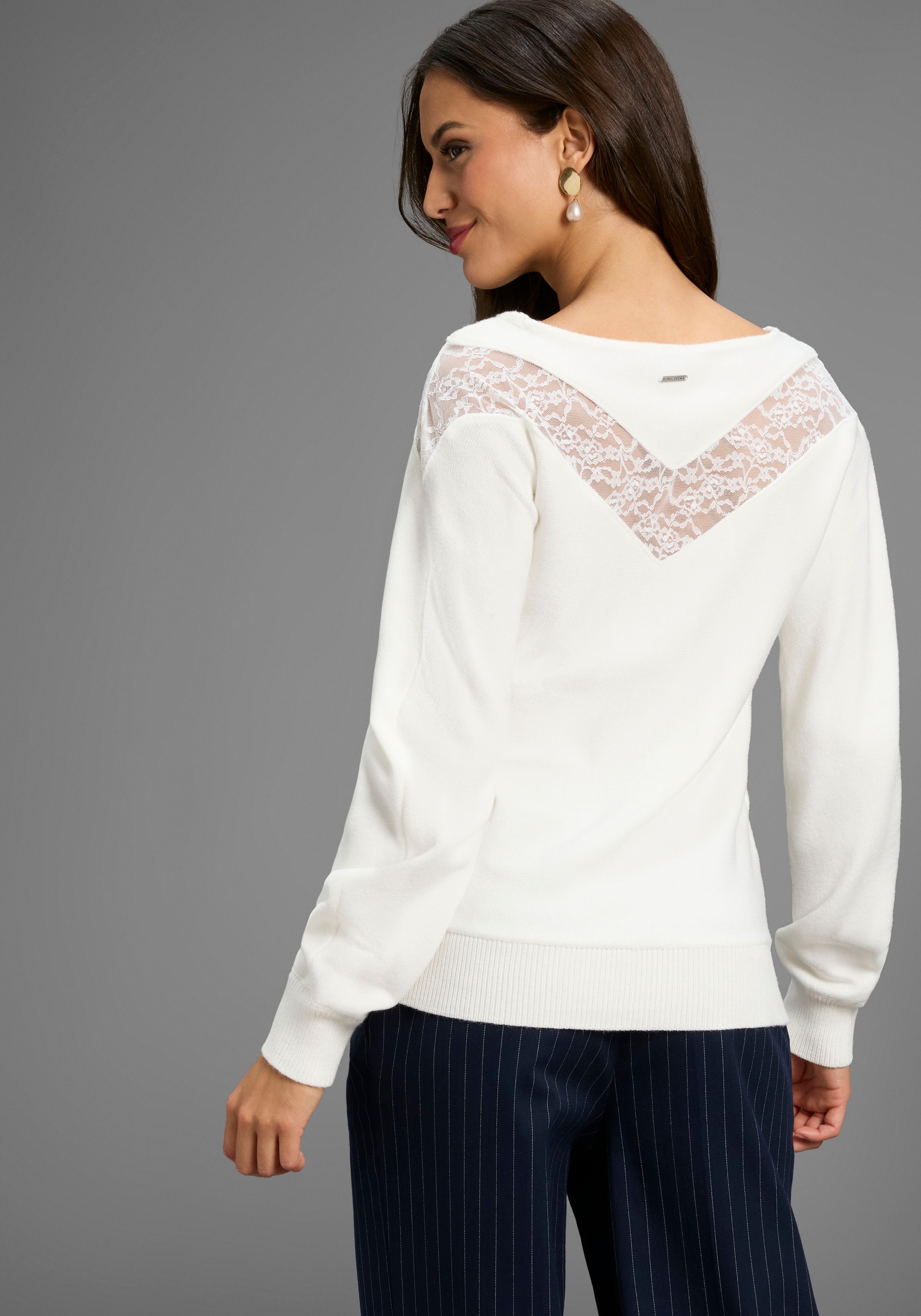 Thumbnail - Laura Scott Strickpullover kuscheliger Winterstrick mit femininem Spitzeneinsatz