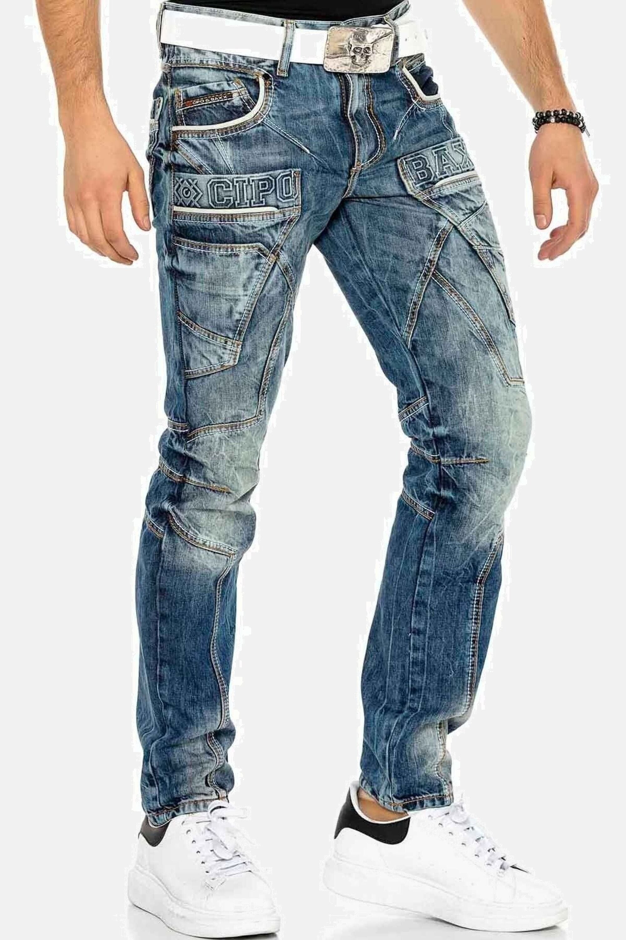 Cipo & Baxx Tapered-fit-Jeans »Jeans«, mit Kontrastnähten und Seitentaschen, CD-391