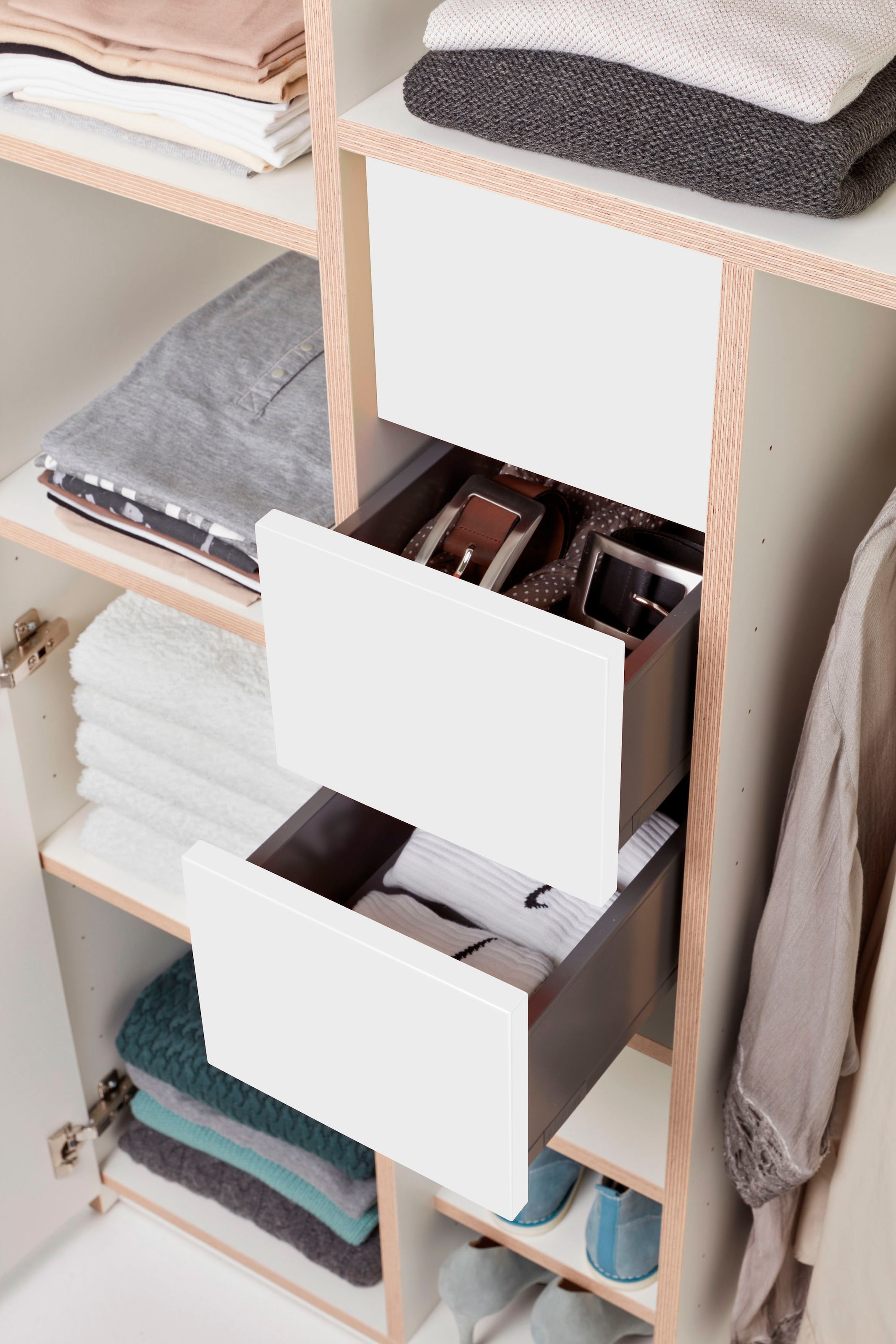 Müller SMALL LIVING Kleiderschrank »PLANE Ausstattung Nr. 2«, Inklusive 3  innenliegenden Schubladen und 2 Kleiderstangen bestellen | BAUR