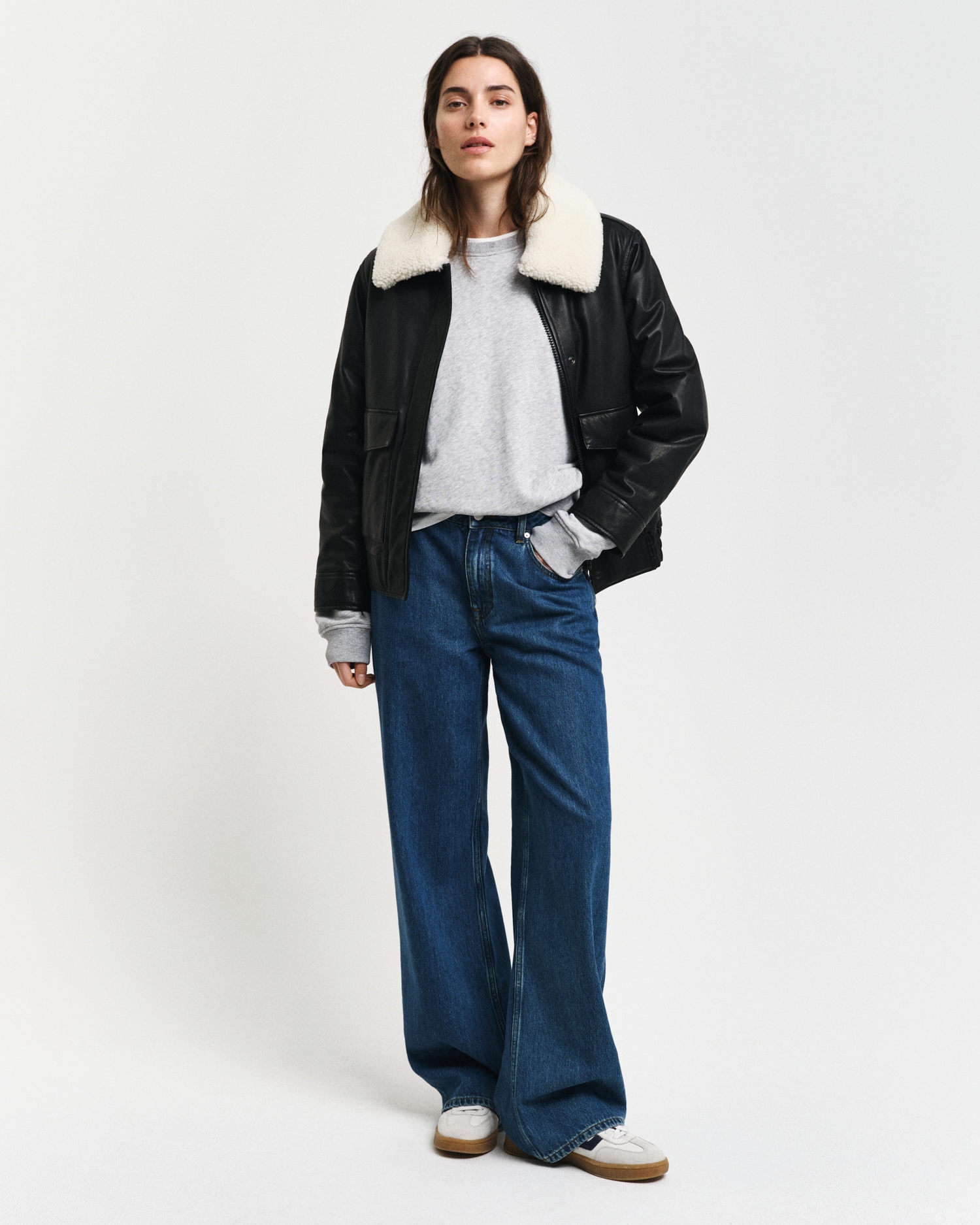 Gant Sweatshirt »SHIELD C-NECK SWEAT«, Grafische GANT-Stickerei auf der Brust