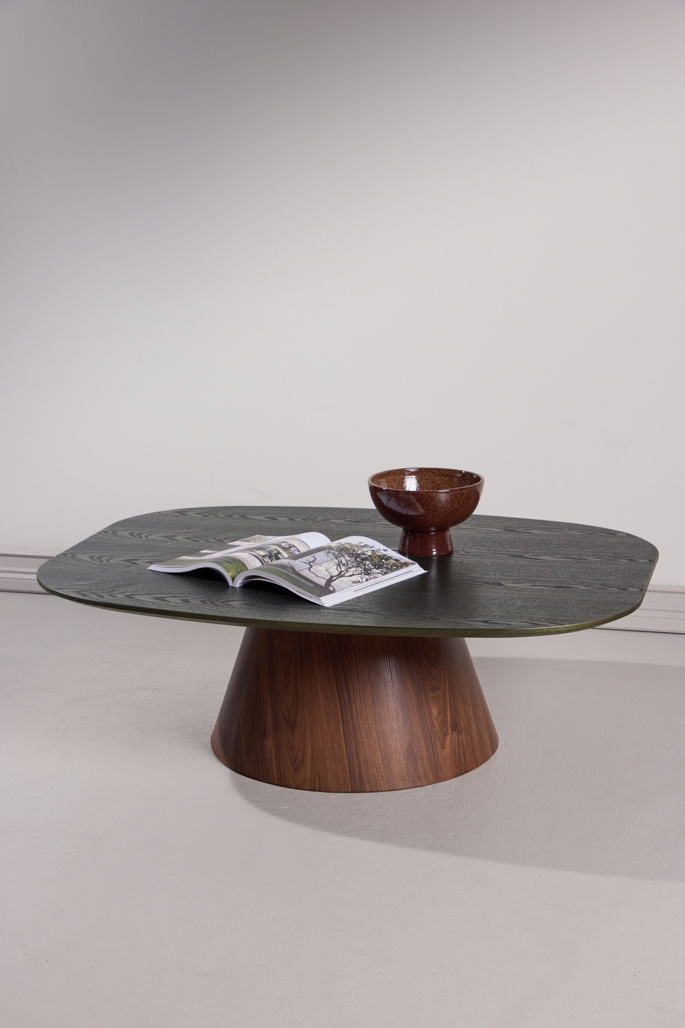 Venture Home Couchtisch »Lanzo, niedrige Ablage für den täglichen Einsatz« Wohnzimmertisch, minimalistisch, stabil (92.5x120 cm)