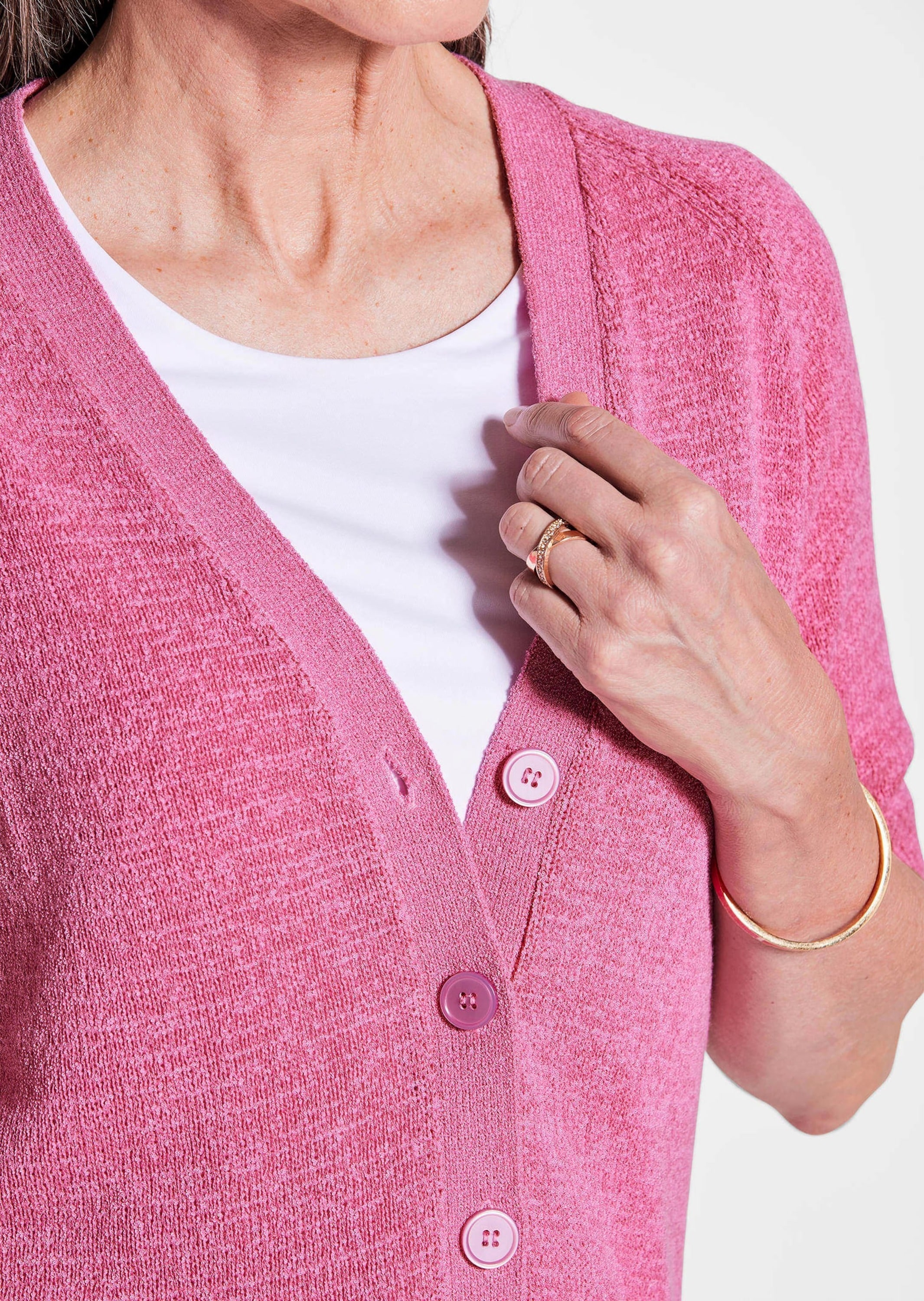 GOLDNER Strickjacke »Kurzgröße Damen Cardigan in Pink, Halbarm« Tonale Knöpfe