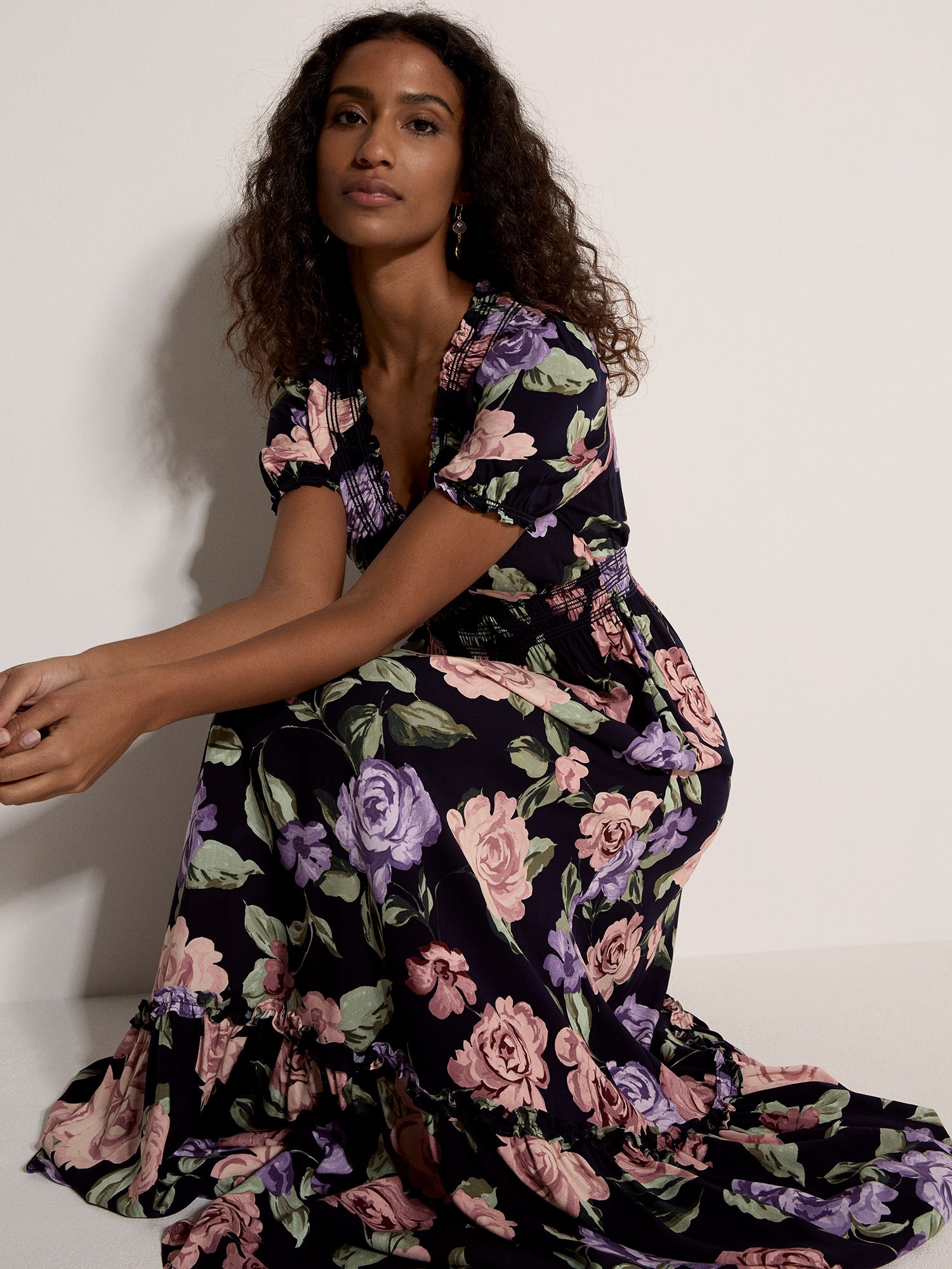 Apricot Maxikleid »Chloe-Maxikleid« mit Blumenmuster und Wickelausschnitt