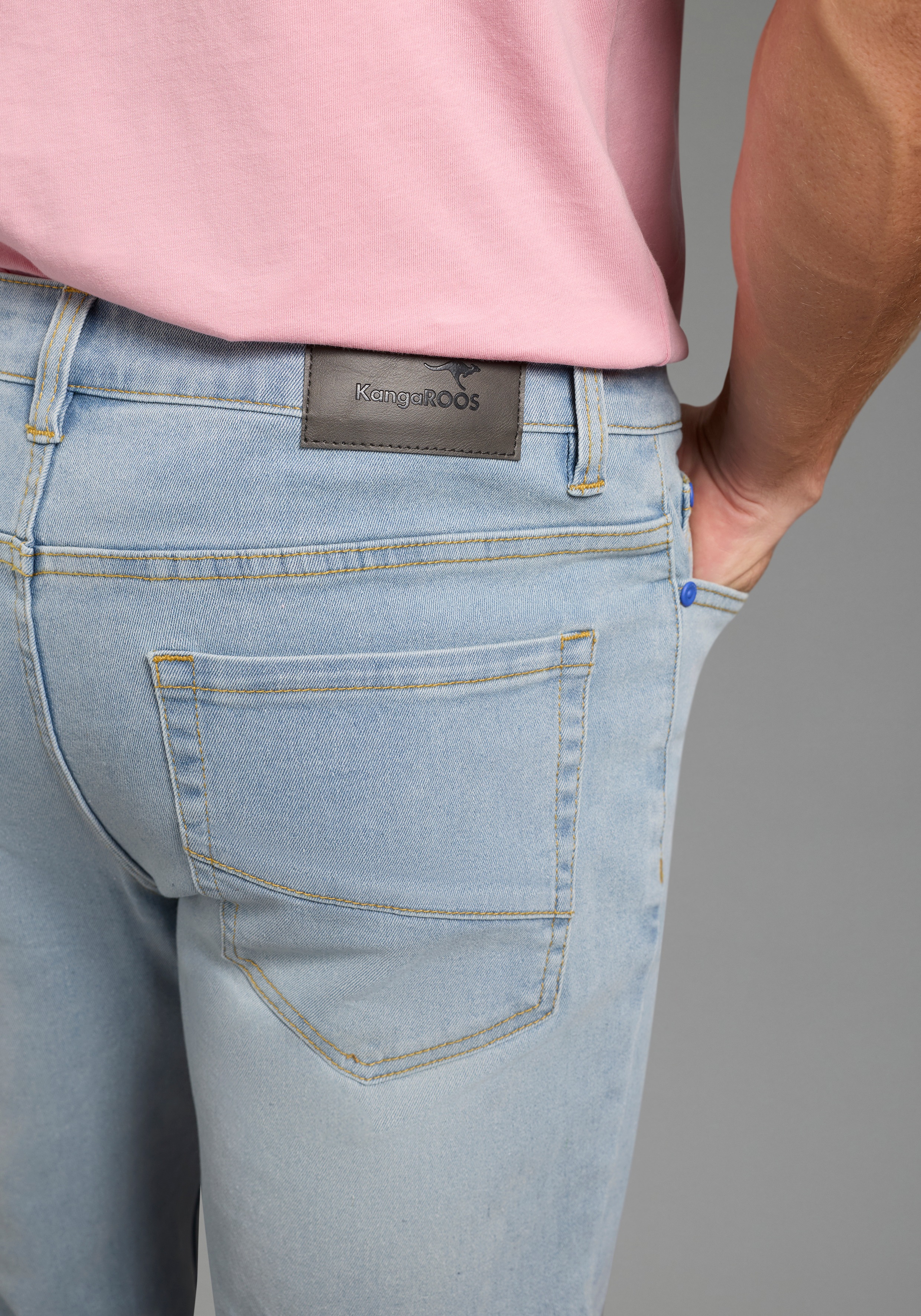 Thumbnail - KangaROOS Jogg Pants Straight-Fit, normale Leibhöhe, mit Knopf-Applikation