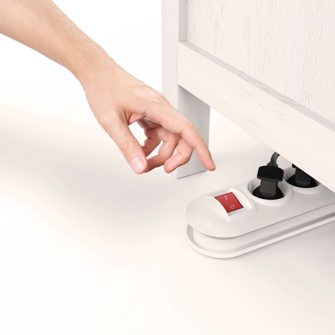 Hama Steckdosenleiste »Steckdosenleiste 3 fach mit Schalter, passende Schalterposition« 3-fach (Ein- / Ausschalter | Schalterbeleuchtung Kabellänge 1,4 m) Mehrfachsteckdose, 1,4 m, Kunststoff, Kabelmanagement