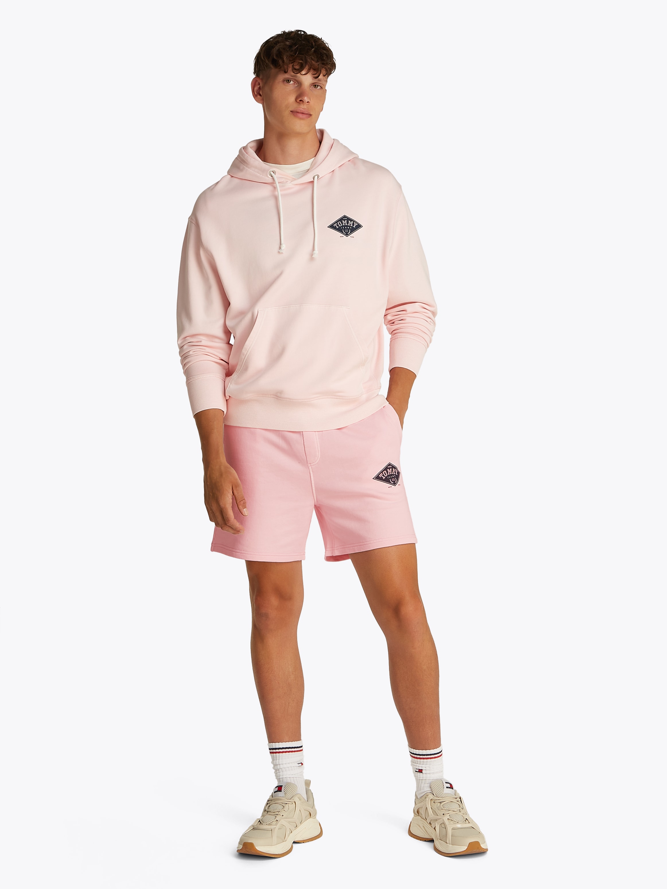 Tommy Jeans Sweatshorts »TJM REG VARSITY GRAPHICS SHORT«