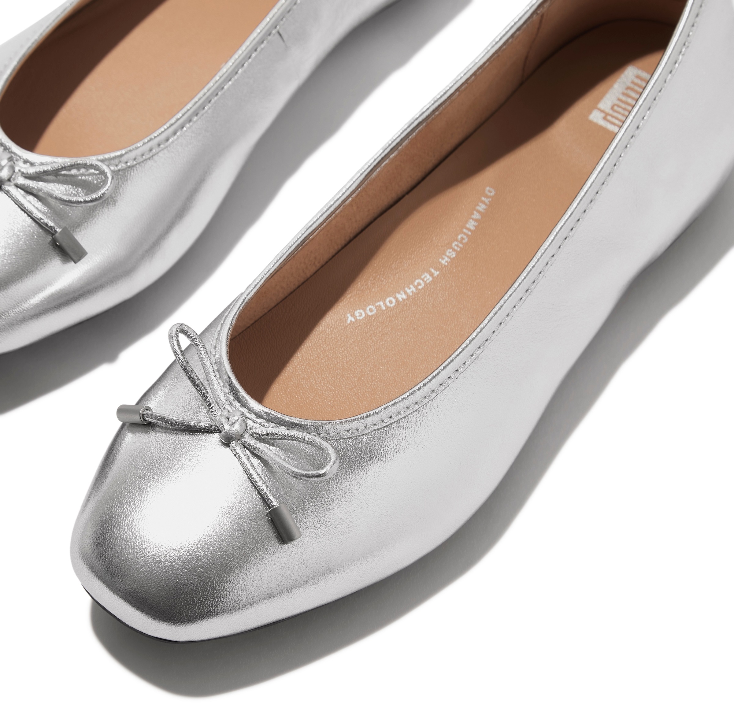 Fitflop Ballerina »Delicato Bow«, Loafer, Halbschuh, Slipper im Metallic Look