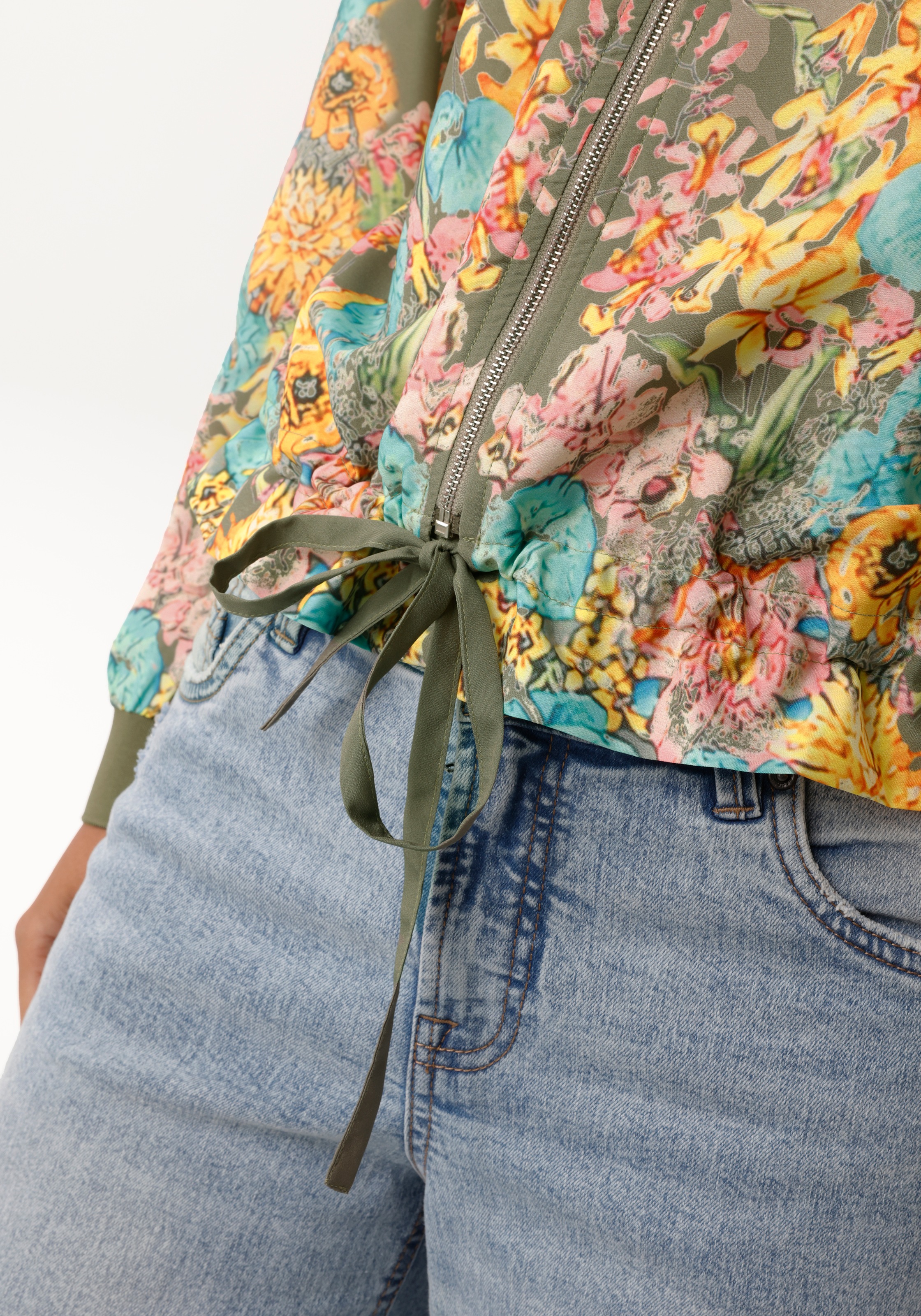 Thumbnail - Aniston CASUAL Blouson mit farbenfrohen Blumendruck - NEUE KOLLEKTION