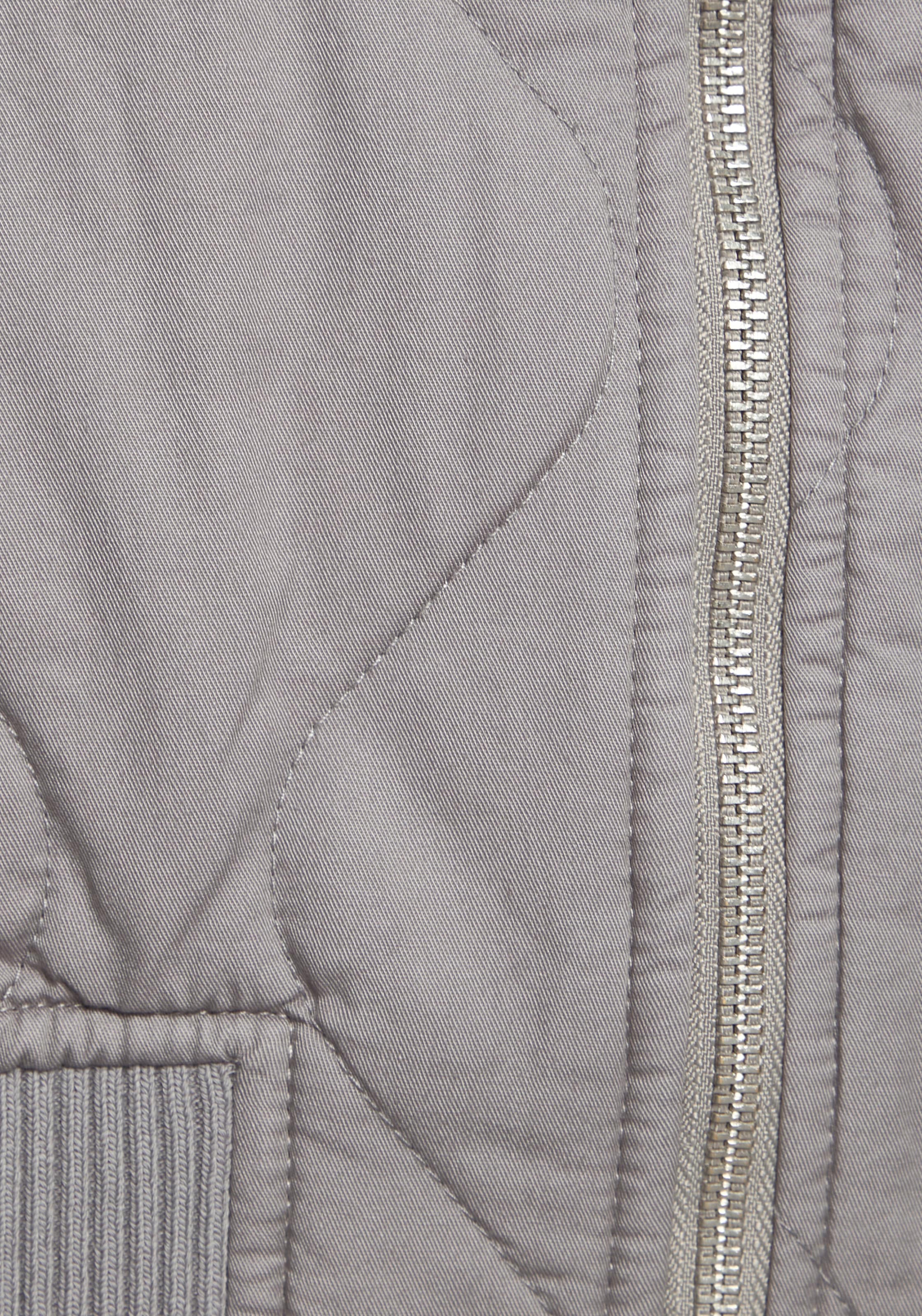 LASCANA Steppjacke, in modischer Optik mit Taschen, Bomber-Design