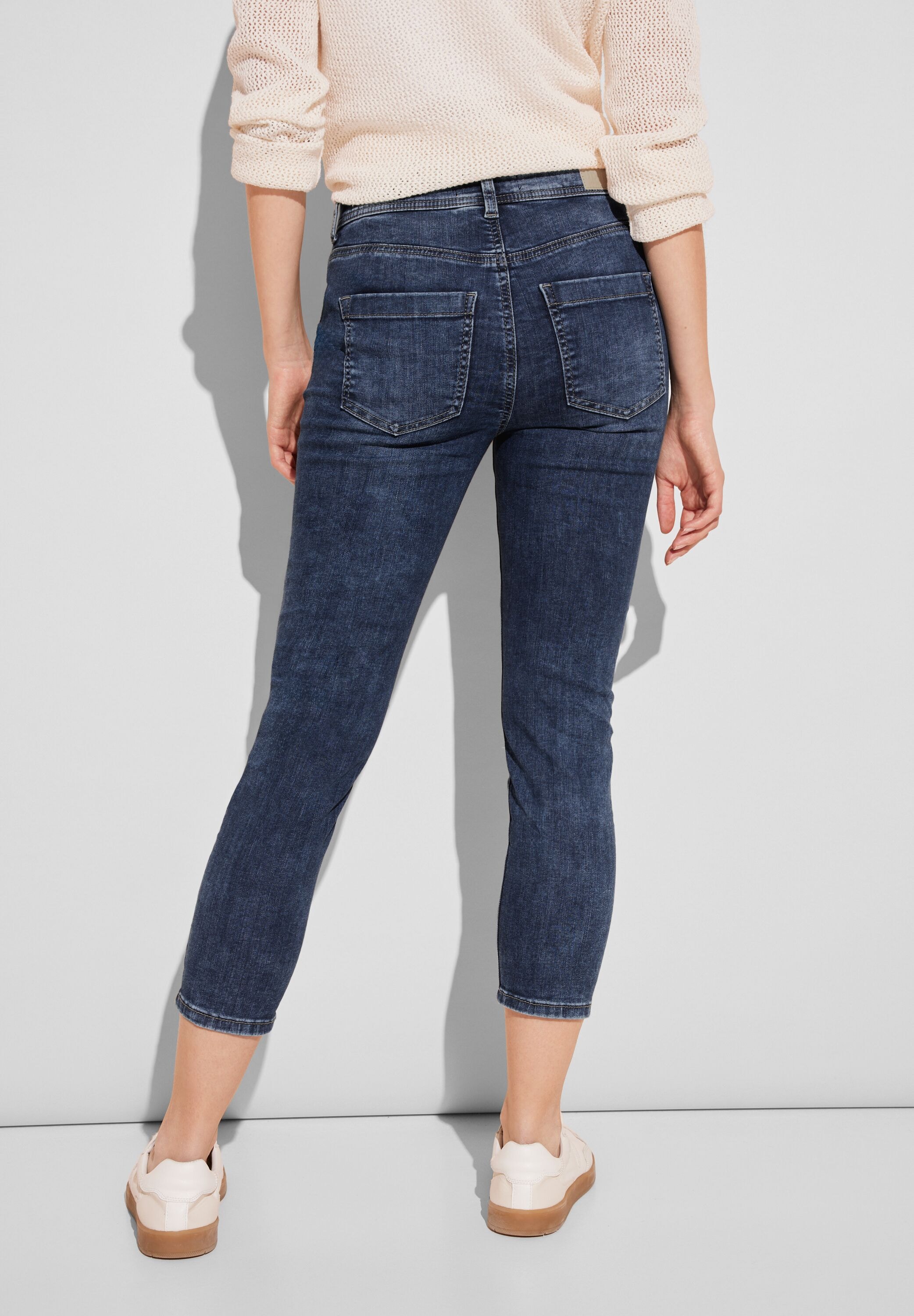 Slim-fit-Jeans, in dunkelblauer Waschung