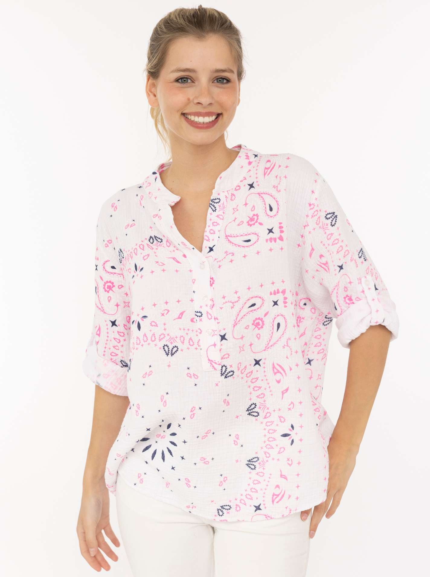 Zwillingsherz Kurzarmbluse ""Paisley Dreams"" Musselin, Paisley Muster, umgeschlagene Ärmel, V-Neck mit Knopfleiste