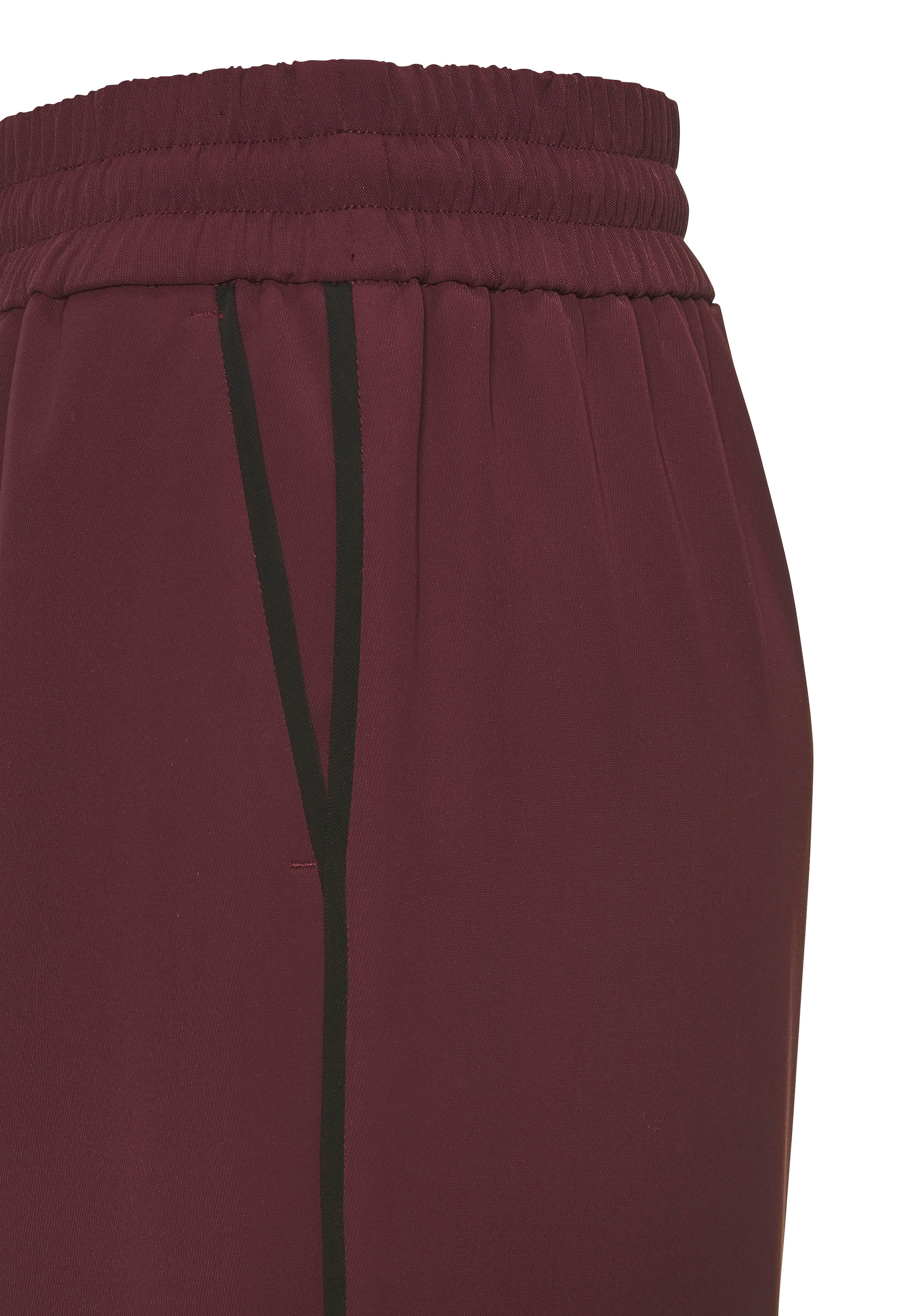 LASCANA Schlupfhose, mit kontrastfarbener Paspelierung, bügelfrei