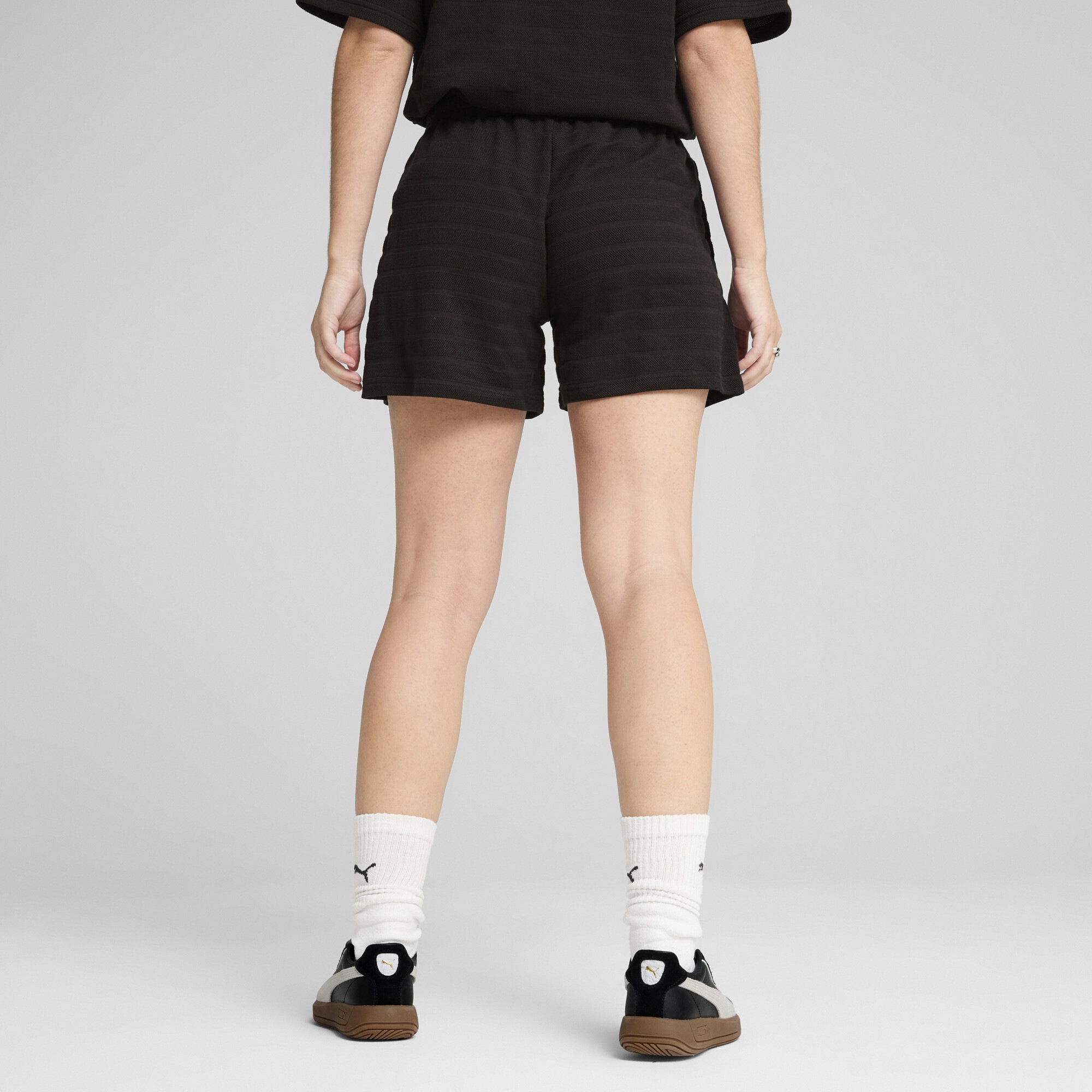 PUMA Sporthose »ESS ELEVATED Strukturierte 5" Shorts mit hohem Bund Damen«