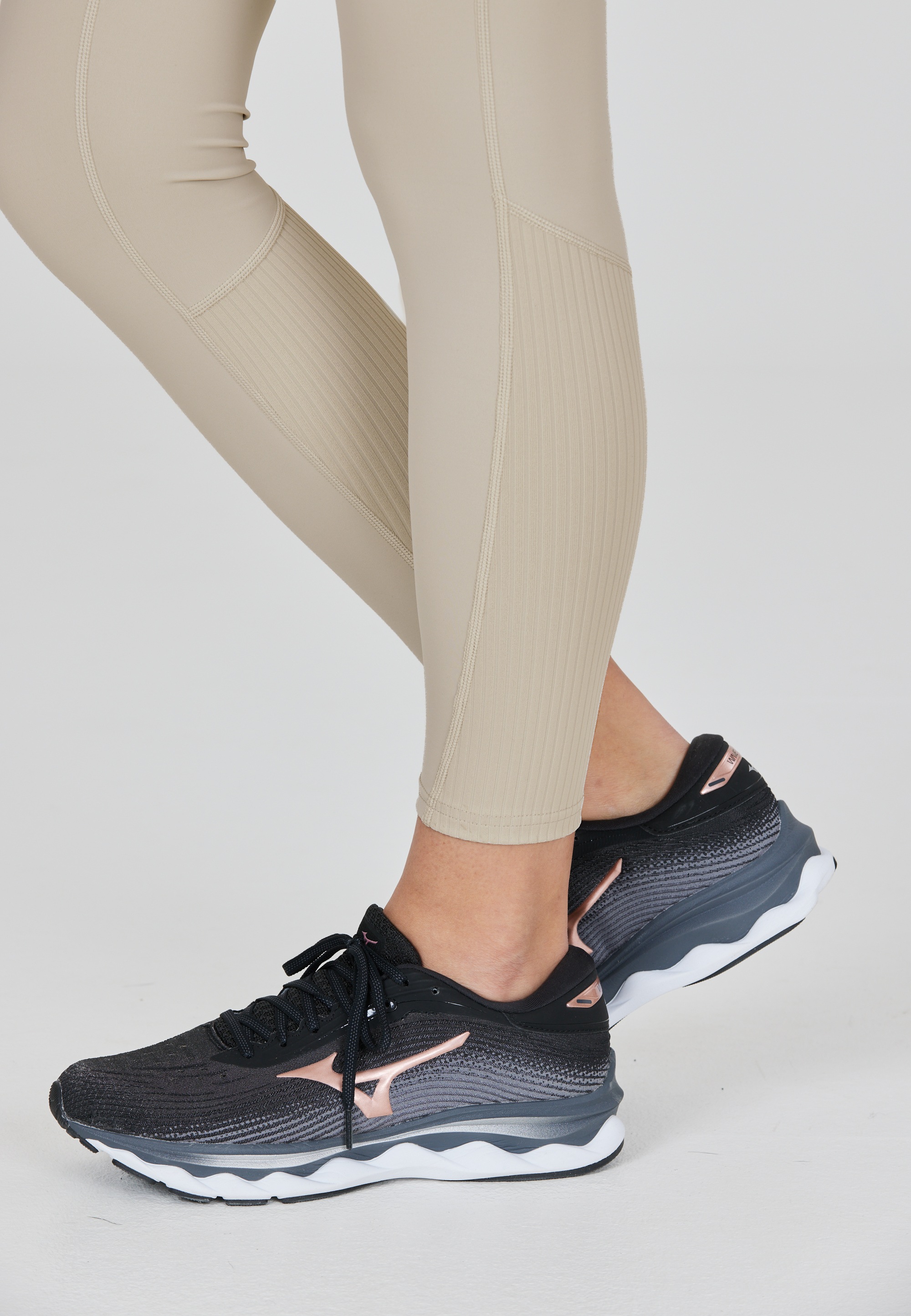 ATHLECIA Trainingstights »Aliya«, im stretchy Design mit flachen Nähten
