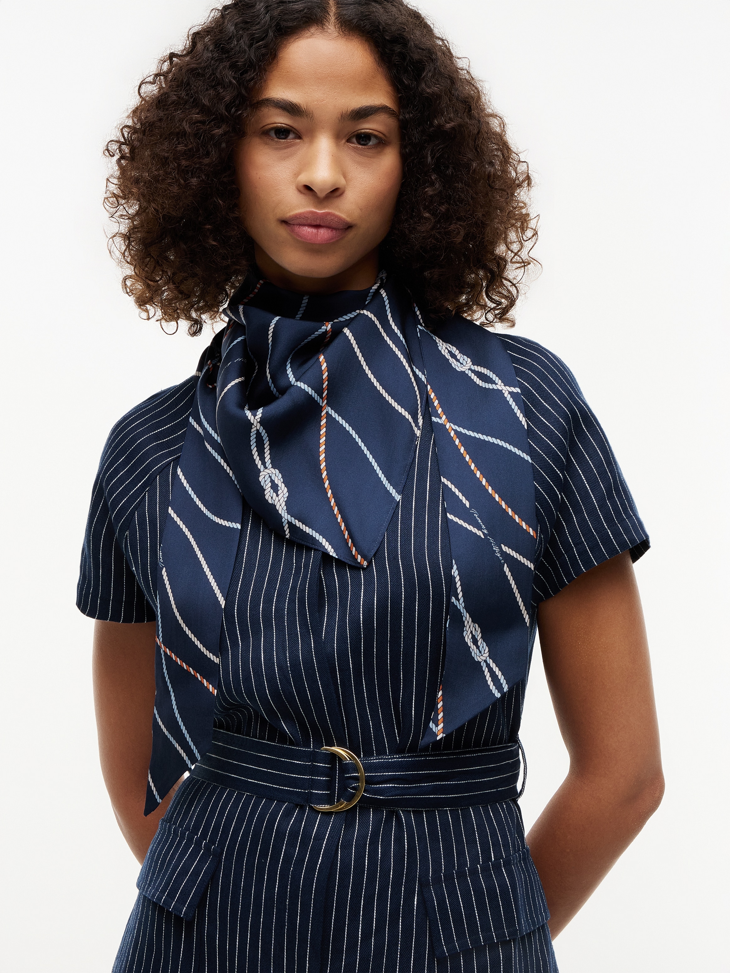 Tommy Hilfiger Modeschal "TH NAUTICAL SILK TRIANGLE" aus reiner Seide mit Seil-Print