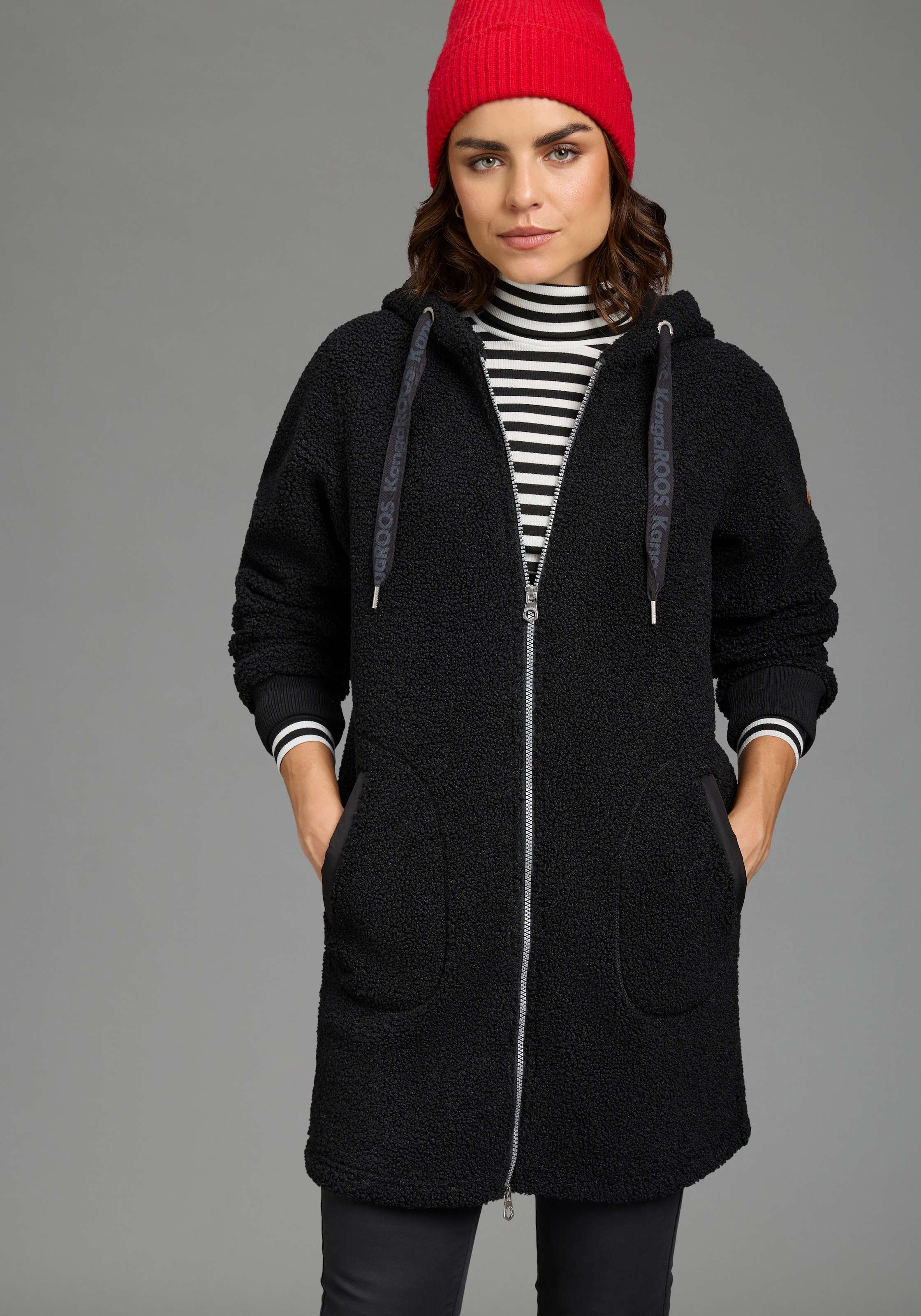 KangaROOS Fleecejacke mit Kapuze mit körpernaher Passform, ca. Mitte Oberschenkel Länge