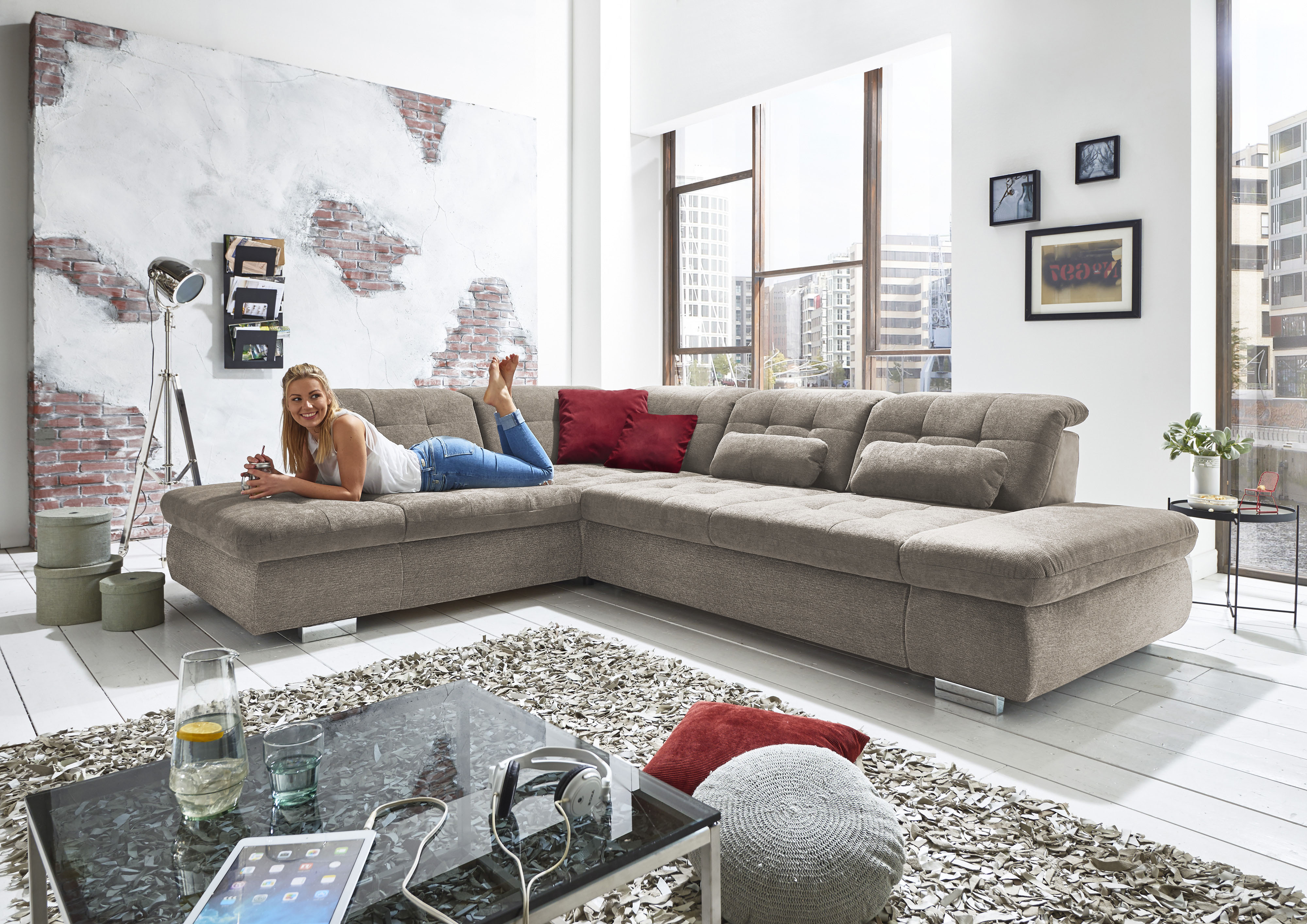 Die PlanBar Ecksofa "MP-IN17004 L-Form, Breite 323 cm, mit Federkern-Polsterung" inkl. Sitztiefenverstellung, wahlweise weitere Funktionen