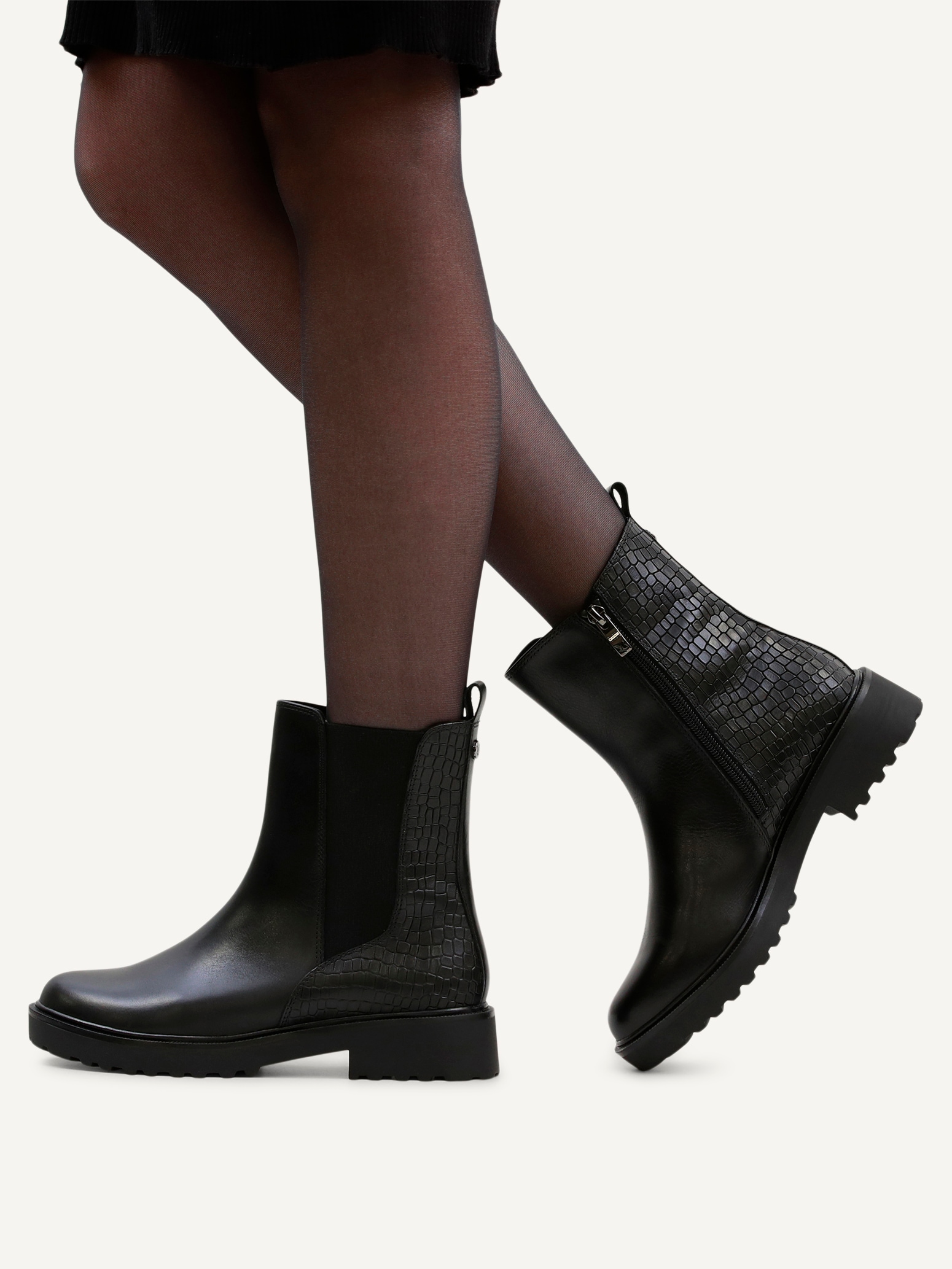 Caprice Chelseaboots, Blockabsatz, Stiefelette mit Reptilienprägung