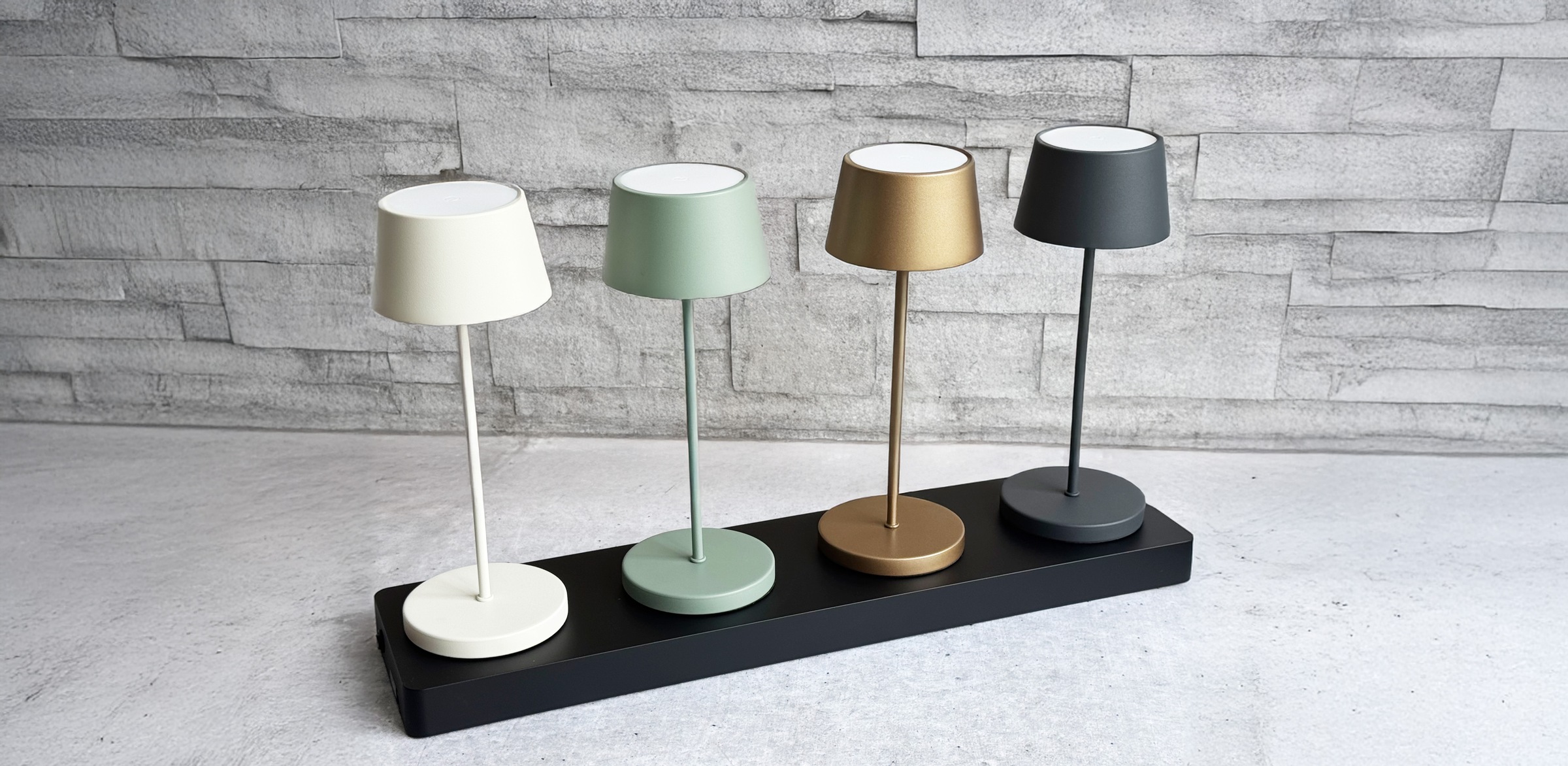 easy! BY FHL Ladestation »FHL Super Charge XS/S – kompatibel mit allen SUPERCHARGE XS/S Leuchten« 2 Stk. tlg. Vier Leuchten gleichzeitig laden - max. Flexibilität, zeitloses Design