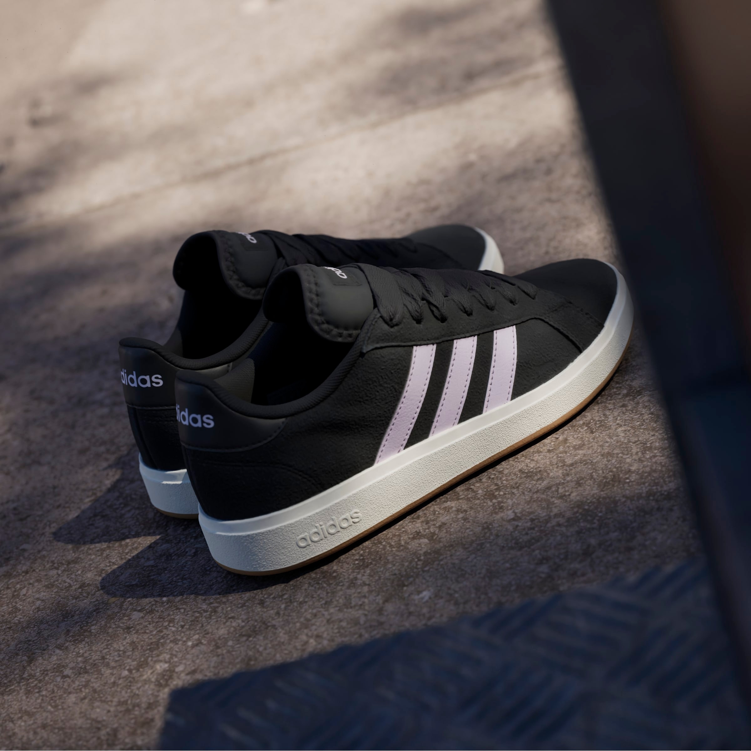 adidas Sportswear Sneaker »GRAND COURT BASE 00S«  Design auf den Spuren des adidas Campus 00