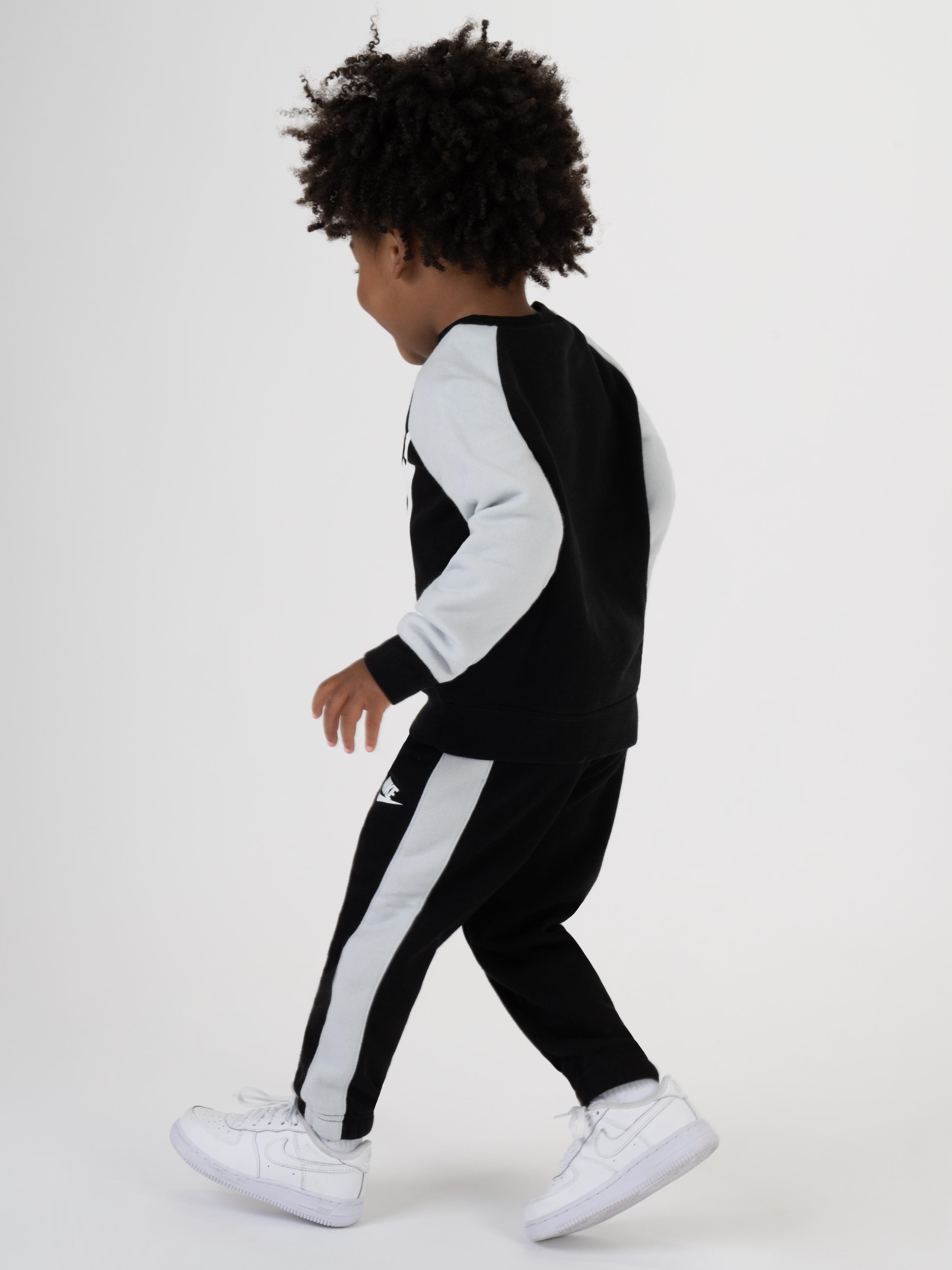 Nike Sportswear Jogginganzug für sportliche Aktivitäten, sportlicher Stil