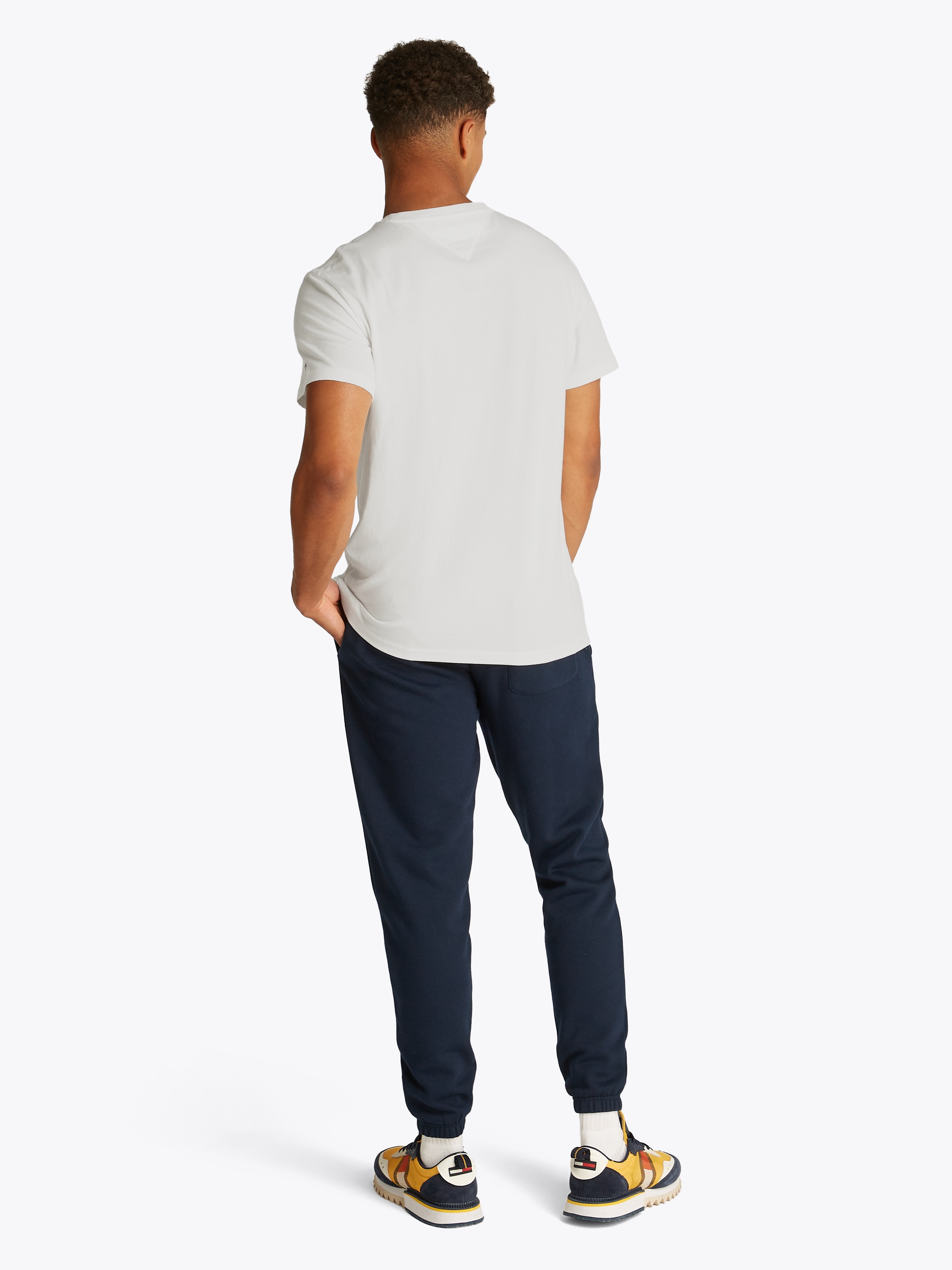 Tommy Jeans Kurzarmshirt »TJM SLIM ENTRY GRAPHIC TEE EXT«, Mit Rundhalsausschnitt