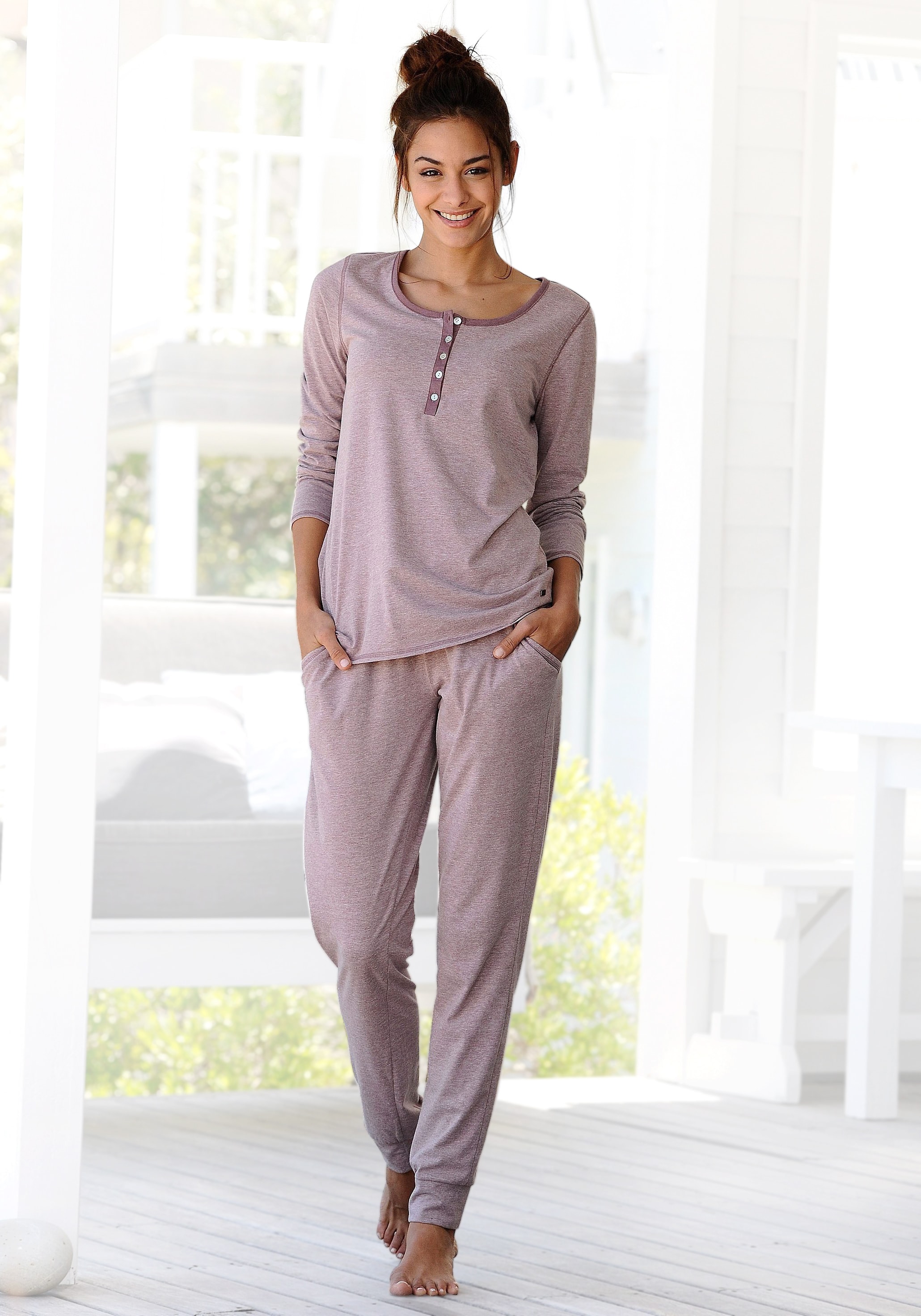 Pyjama, (2 tlg.), in melierter Qualität mit Knopfleiste