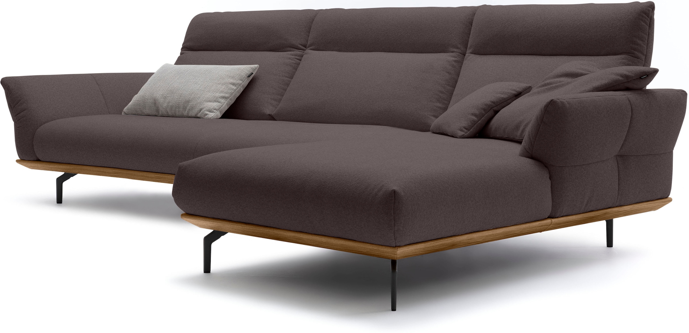 Creation BY ROLF BENZ Ecksofa »CR.460«, Sockel in Nussbaum, Winkelfüße in Umbragrau, Breite 338 cm