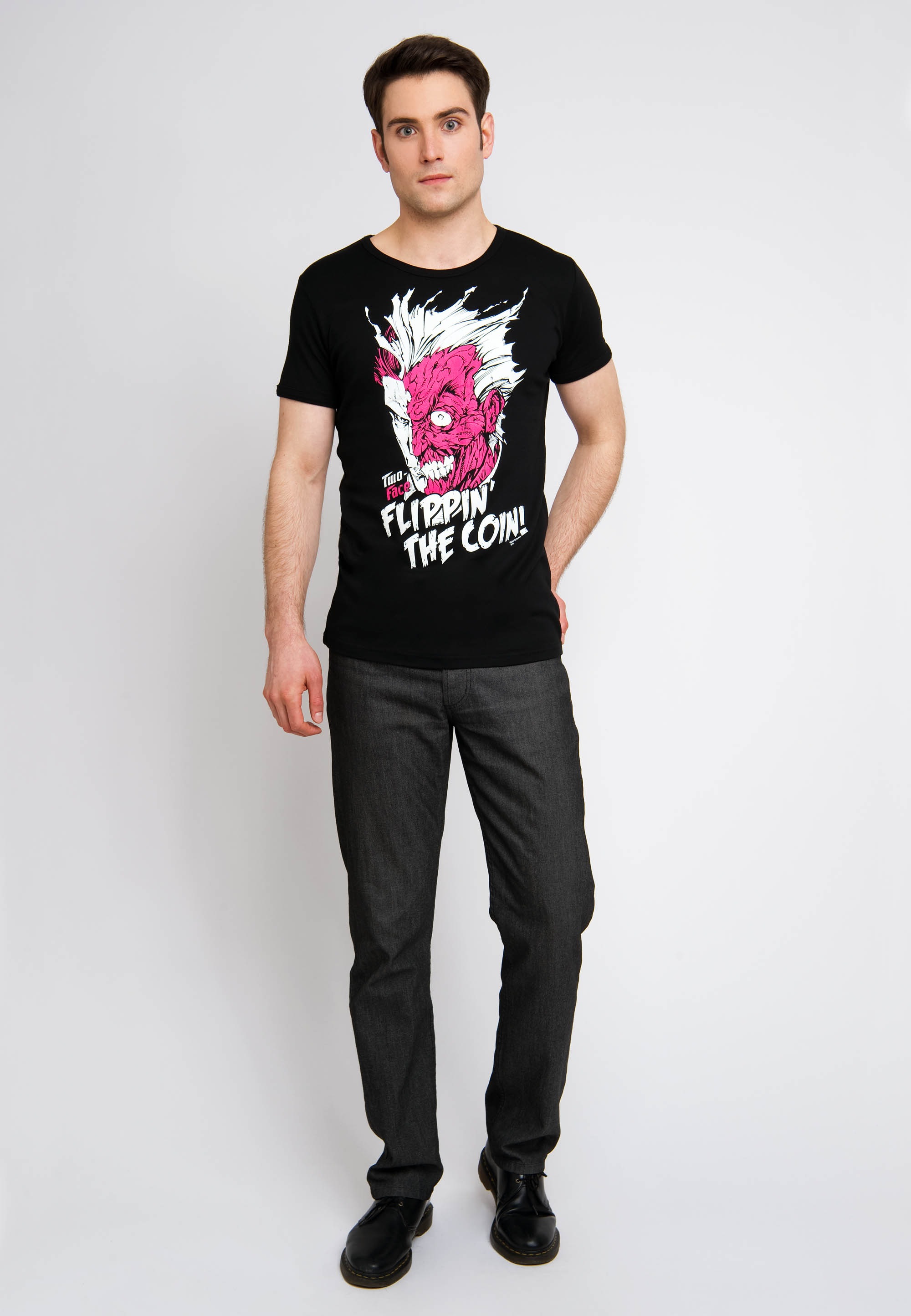 LOGOSHIRT T-Shirt »Two Face - Flippin\ The Coin«, mit tollem Two Face-Print