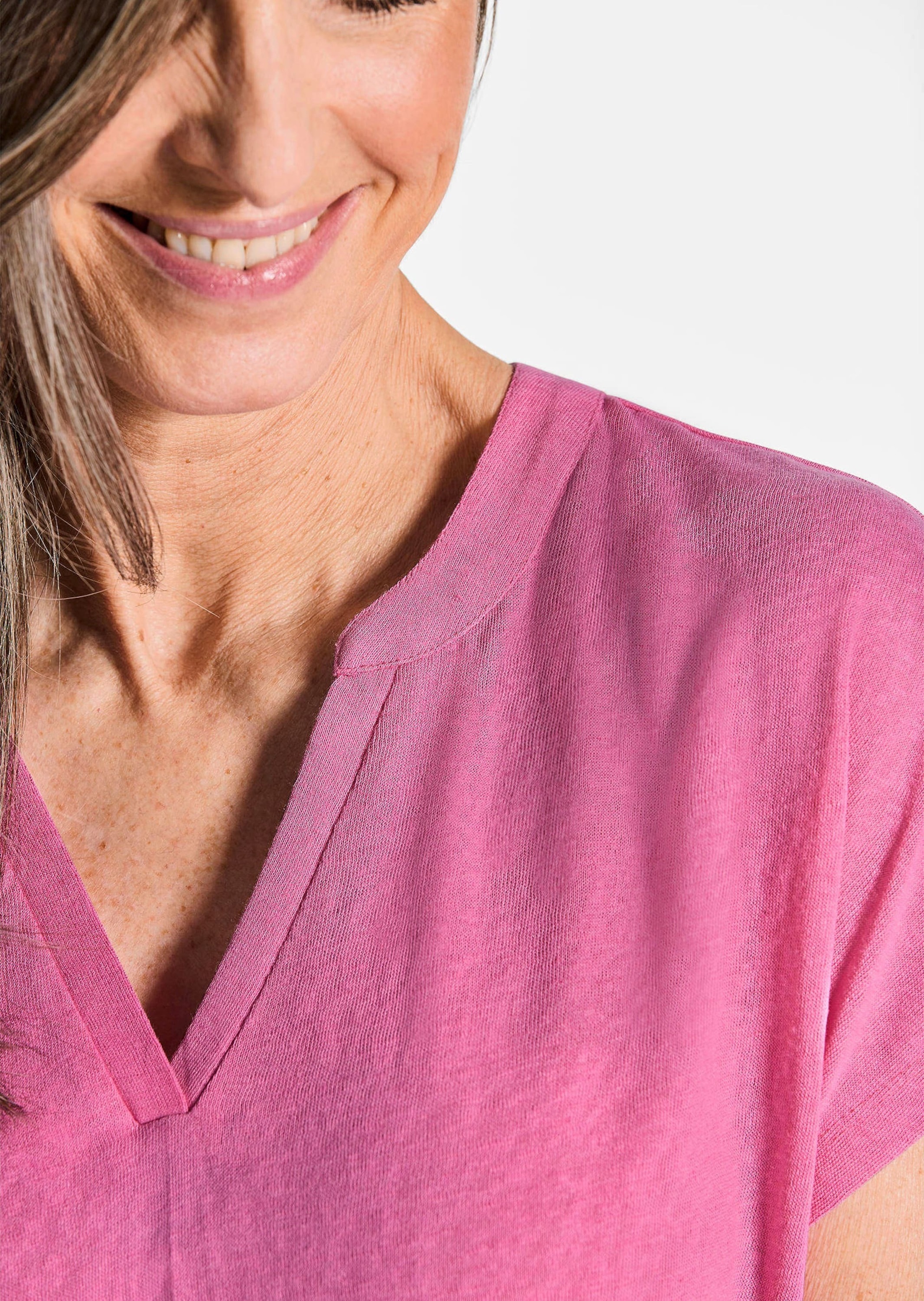 GOLDNER Kurzarmshirt »Luftiges Basicshirt mit V-Ausschnitt«