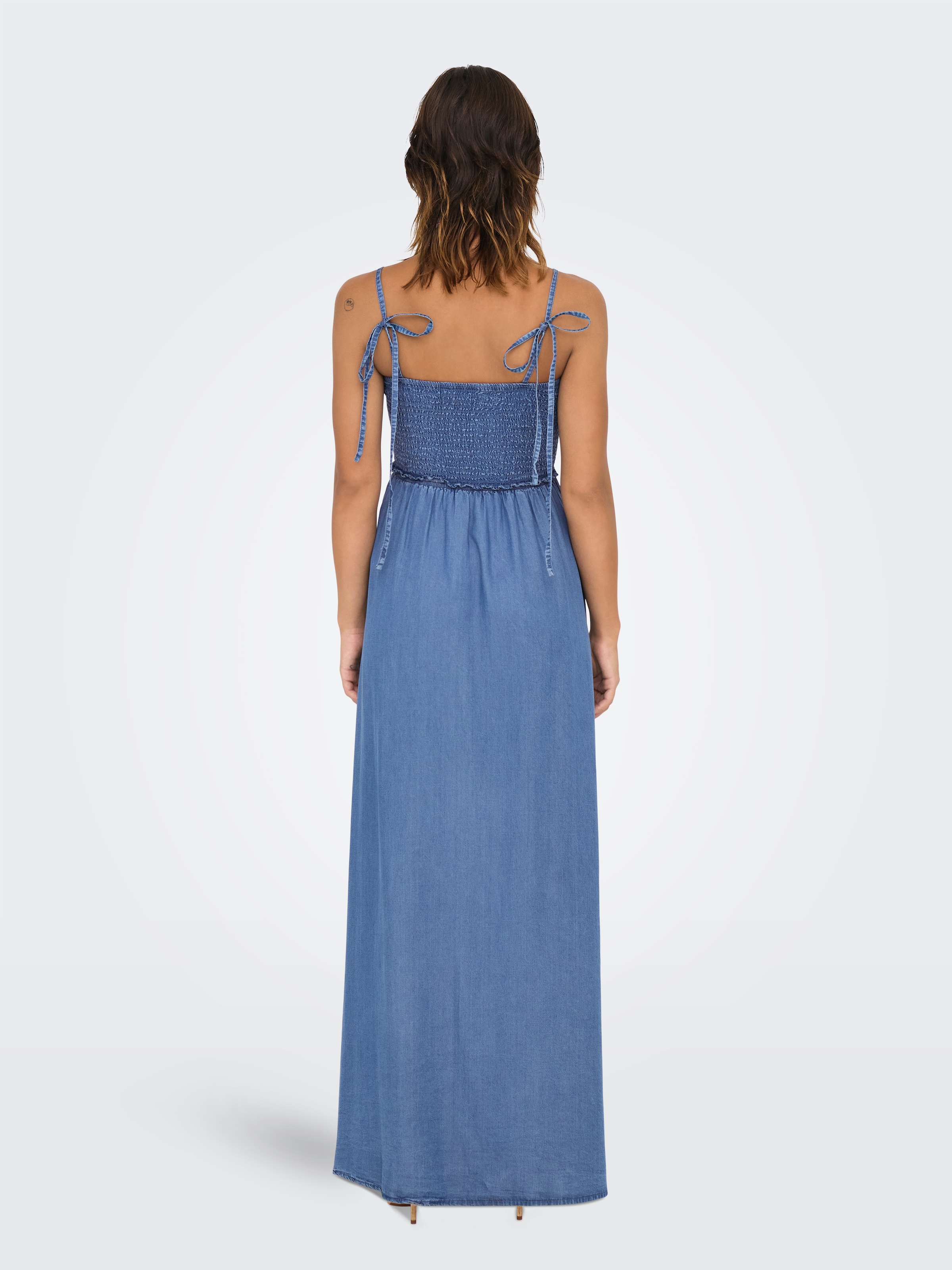 ONLY Maxikleid »ONLCHARIS LIFE SMOCK MAXI DRESS WVN«, Denim Look