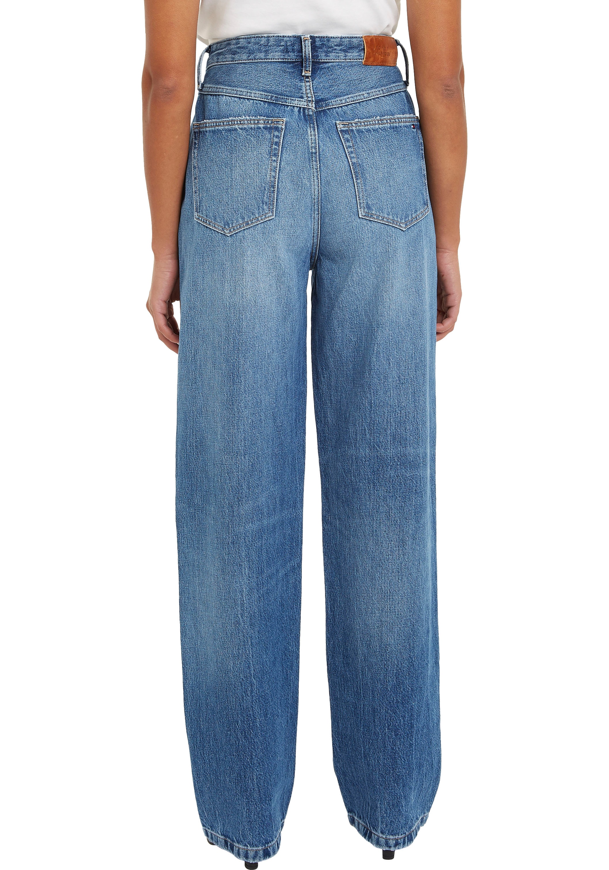 Tommy Hilfiger Straight-Jeans »RELAXED STRAIGHT HW BETH«, mit Tommy Hilfiger Logo-Badge