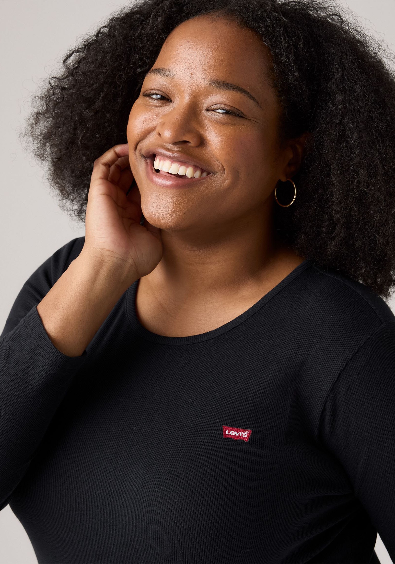 Levi's® Plus Langarmshirt »PL HAYES LS BLACK«, in figurbetonter Passform