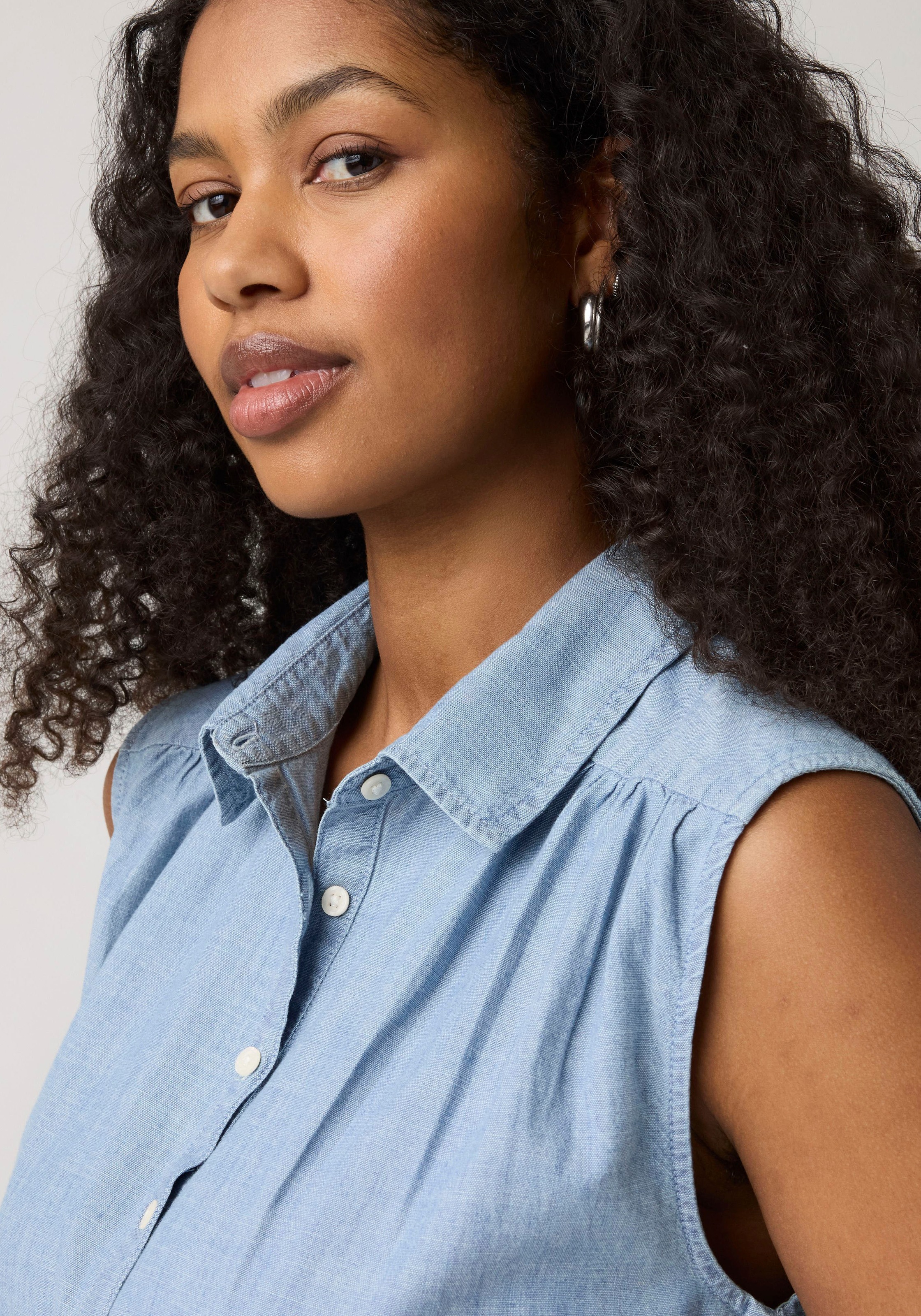 Thumbnail - Levis Blusentop Figurumspielende Passform