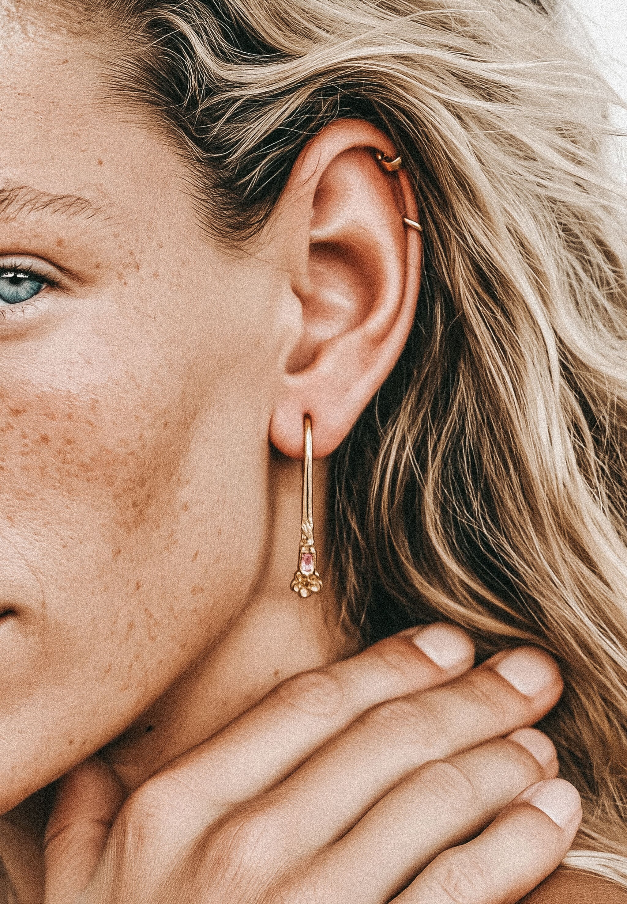 HAZE & GLORY »Ohrringe Citrin Synthetischer Saphir Rosa Blume 925 Sterling Silber vergoldet«