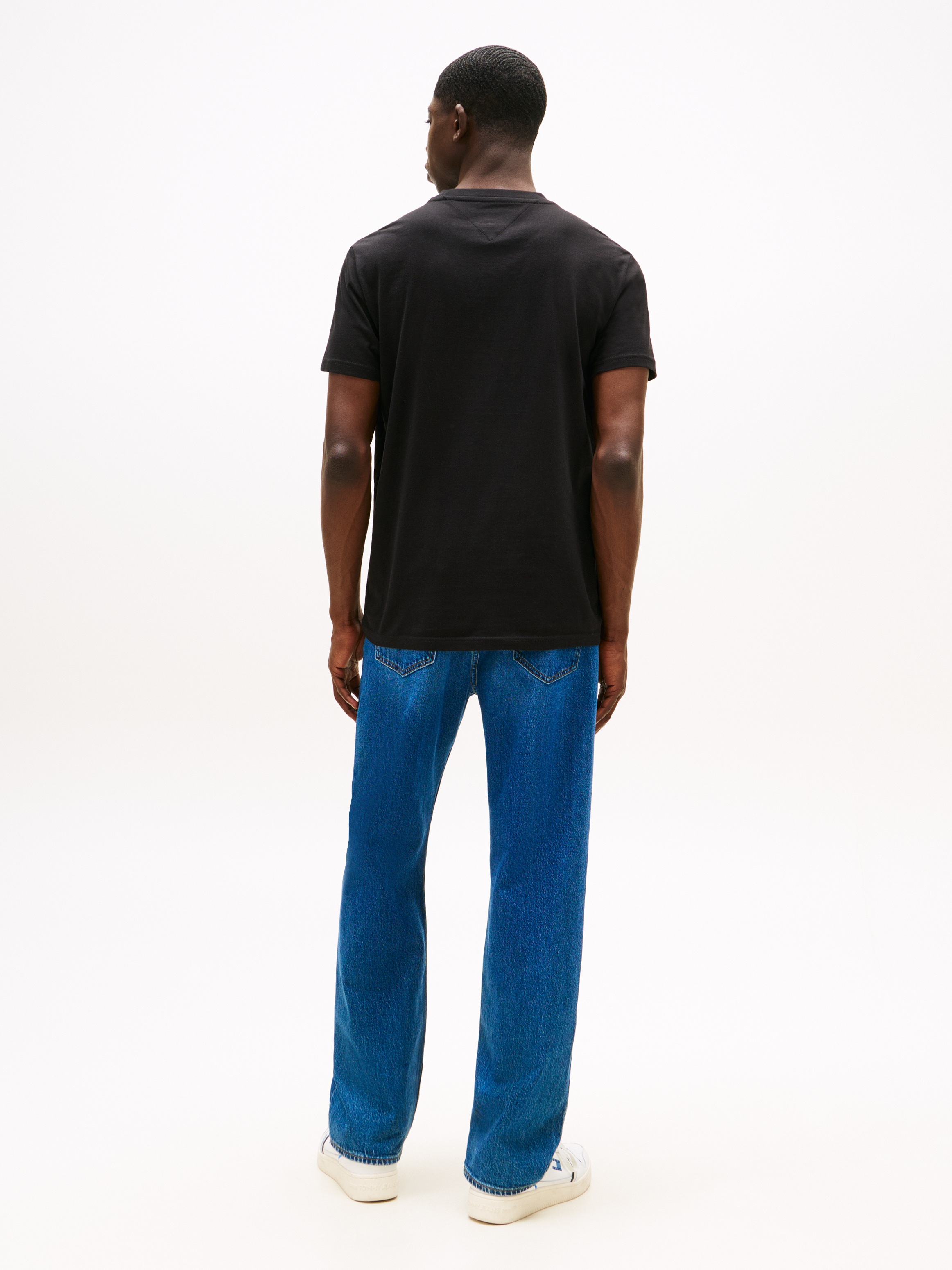Tommy Jeans T-Shirt »TJM SLIM LINEAR CHEST TEE EXT«, Mit Rundhalsausschnitt