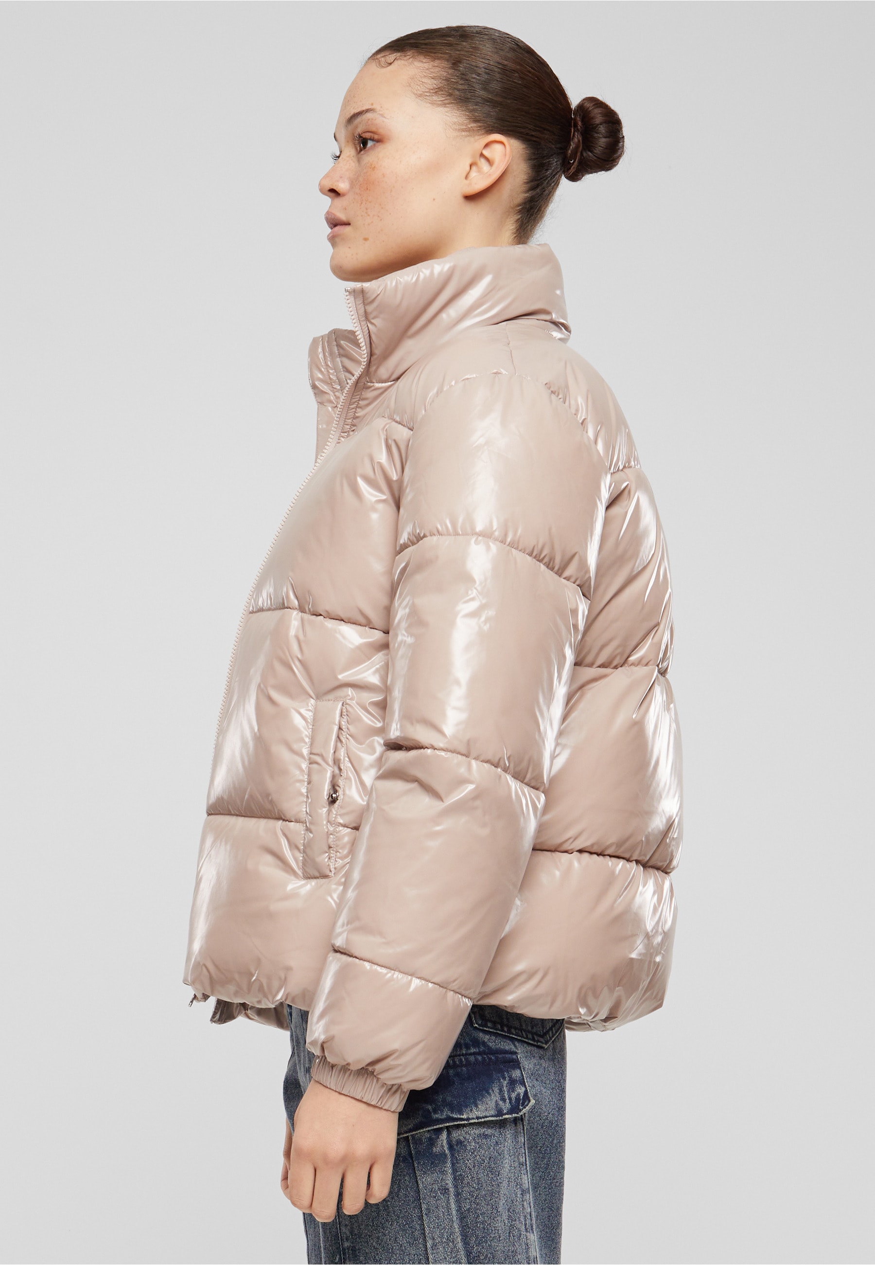 URBAN CLASSICS Winterjacke »Urban Classics Ladies Recycled Short Shiny Puffer Jacket« 1 Stk. tlg. ohne Kapuze