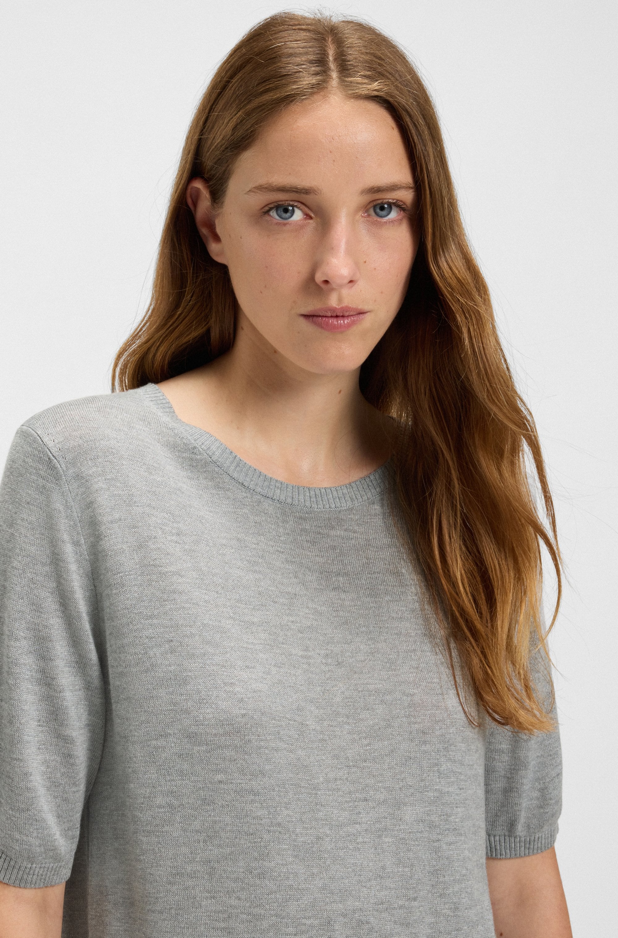 BOSS ORANGE Kurzarmpullover »Fiaffusa Premium Damenmode«, mit dezentem Ajourstrickmuster hinten
