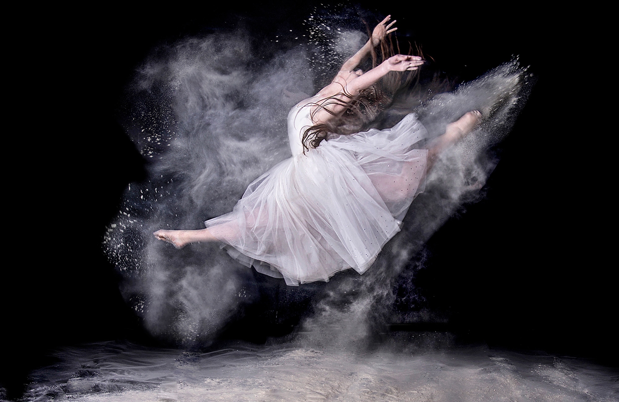 Papermoon Fototapete "Photo-Art PAULINE PENTONY MA, WOLKENTÄNZERIN"