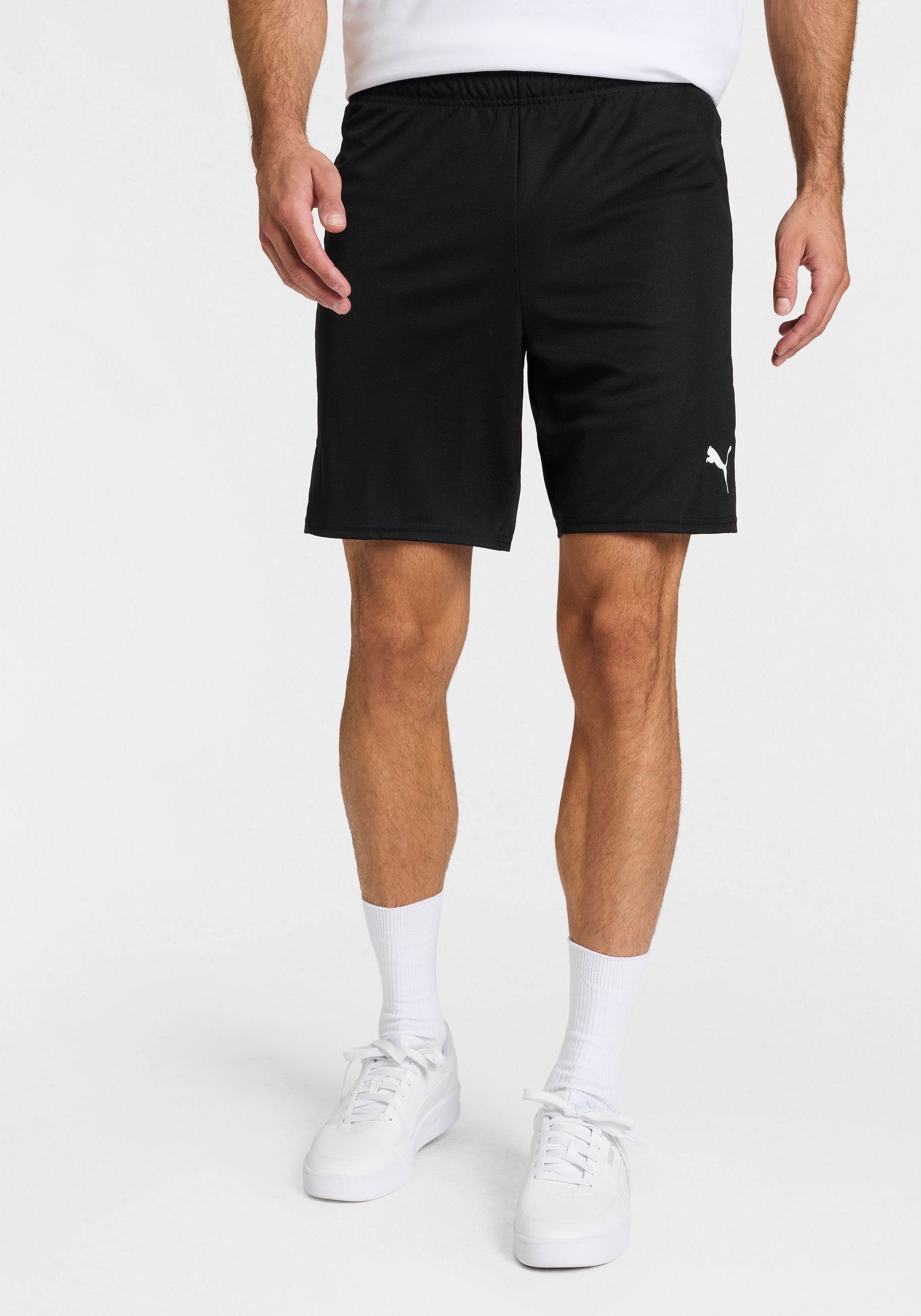 PUMA "TEAMGOAL SHORTS" aus Polyester, kniefrei, mit Interlock-Material, modernes Design