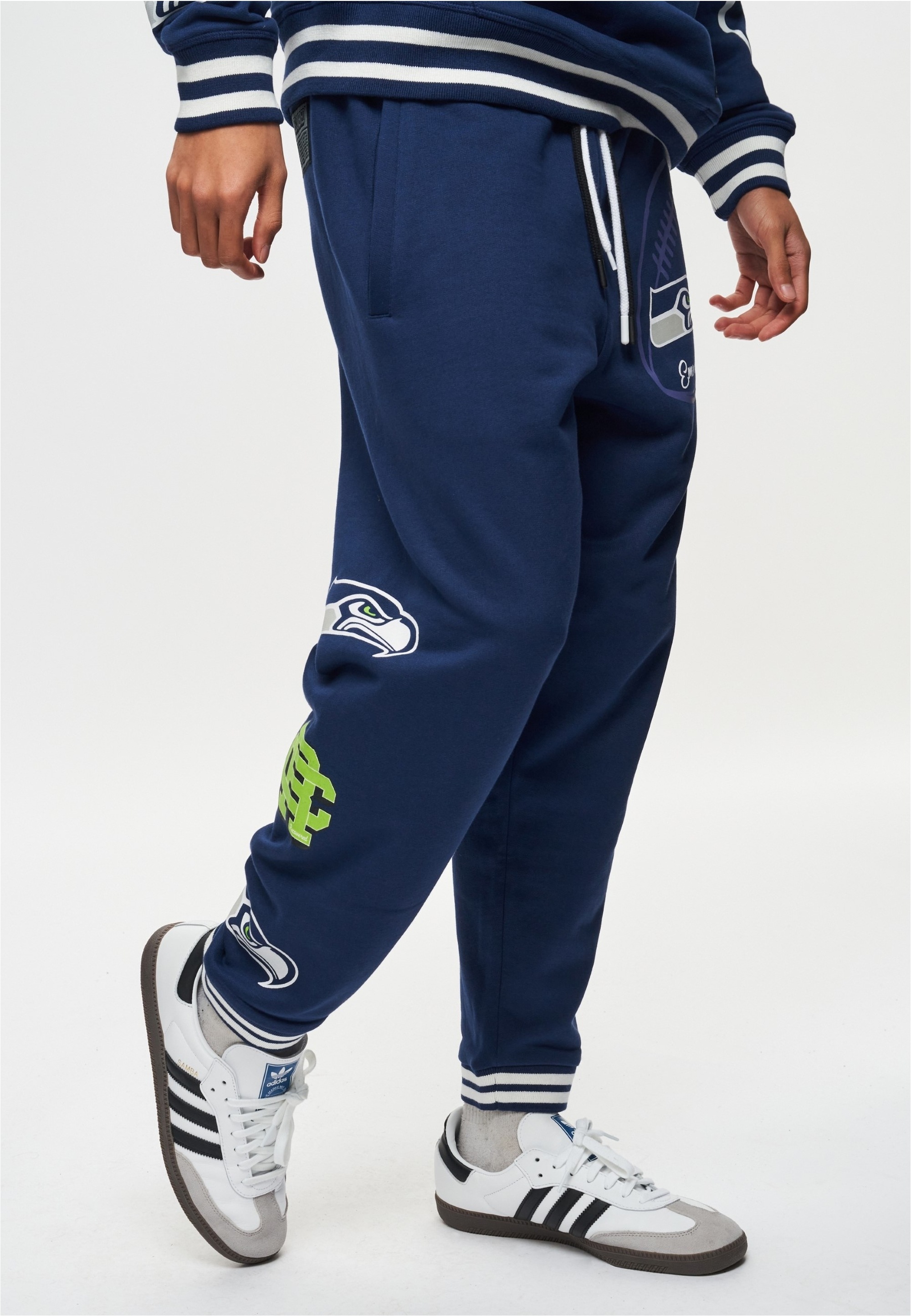 Recovered Sweathose »NFL Seahawks Emerald City«, mit gestreiften Bündchen