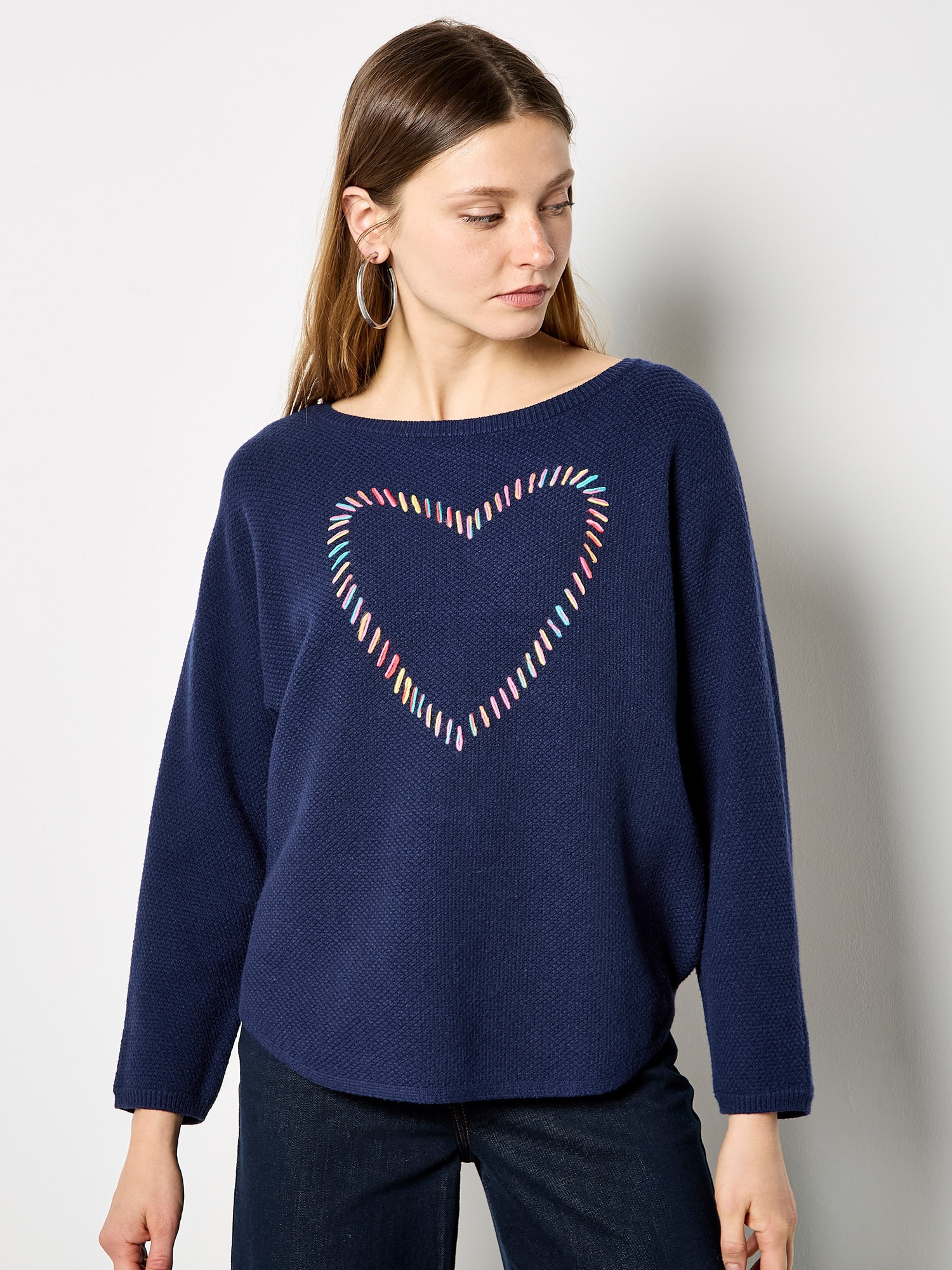 Apricot Rundhalspullover "Strickpullover" mit bunten Herzstickereien
