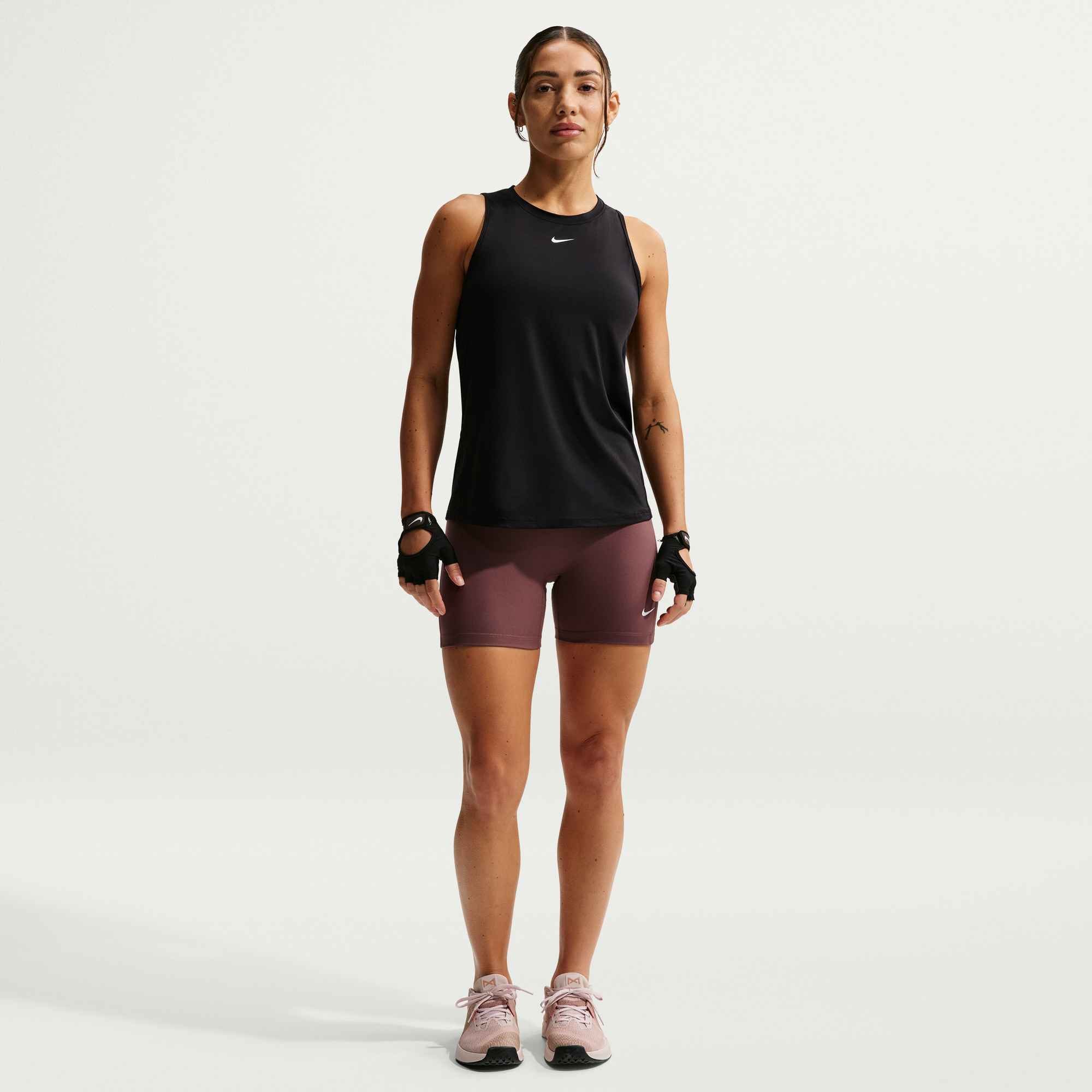 Nike Tanktop »W NK ONE CLASSIC DF TANK« sportlicher Stil, für Fitness, schweißableitende Technologie