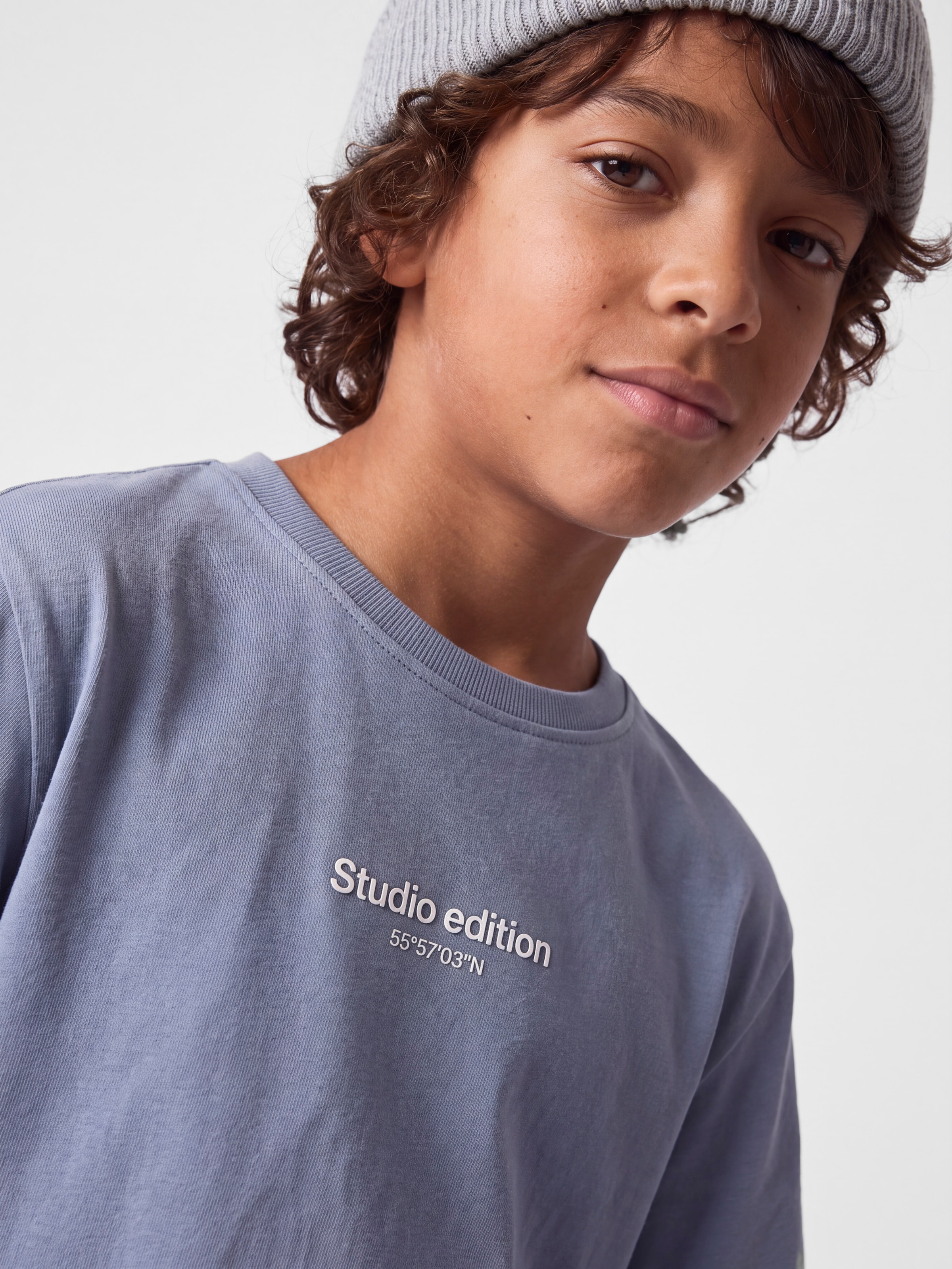 Name It T-Shirt "NKMBRODY SS NREG TOP NOOS" mit dezentem 3D-Frontmotiv