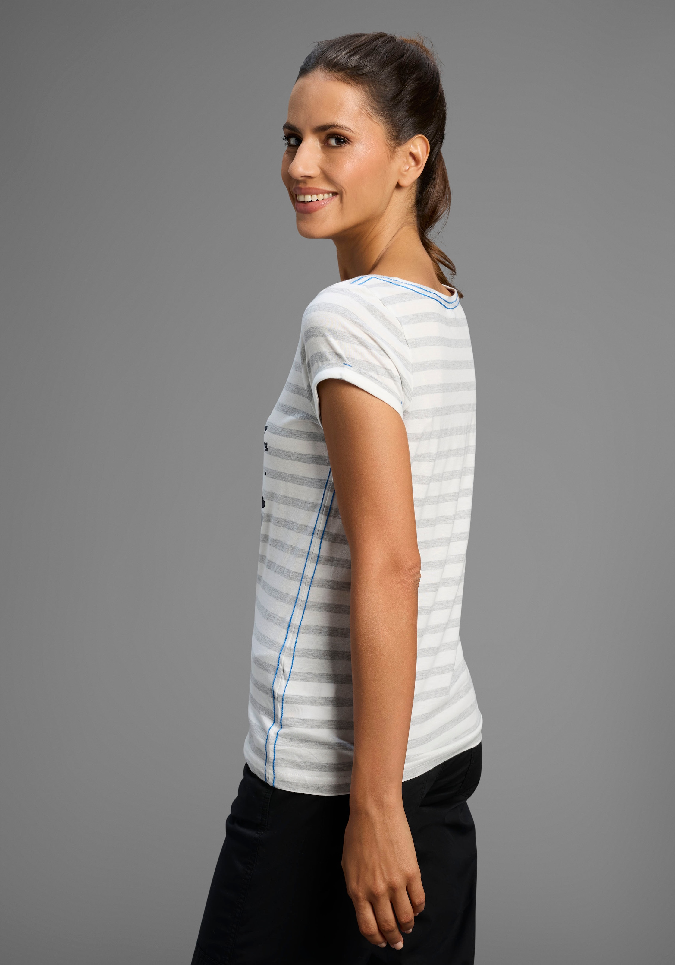 KangaROOS Print-Shirt, Kurzarm, figurbetonter Schnitt, mit Metallic-Print