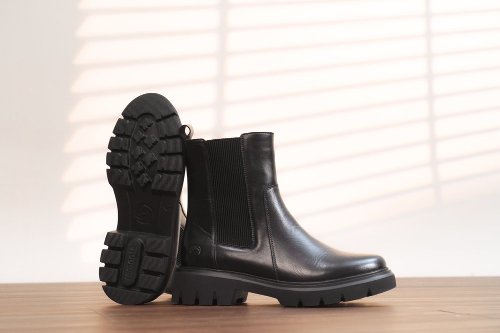 Thumbnail - Remonte Chelseaboots Klassik-Stiefelette, Boots, Profilsohle, mit Anziehlasche
